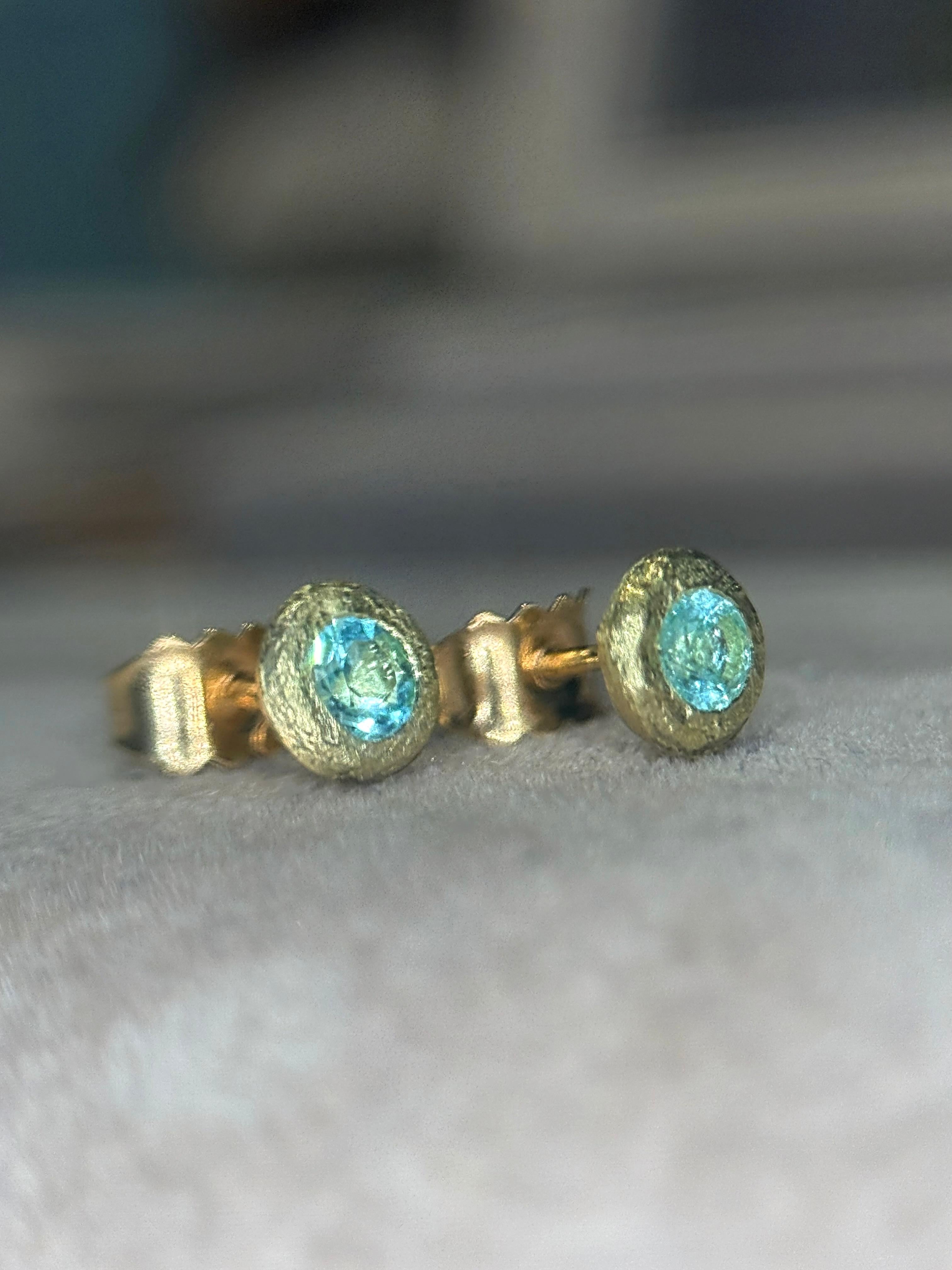 Borchie con tormalina Paraiba Leto Lama in oro giallo 18 carati in vendita 3