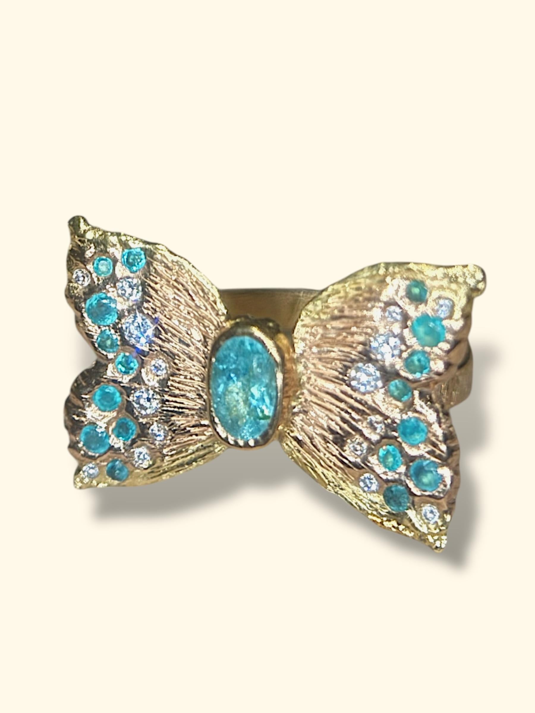 Artigiano Anello da cocktail con farfalla blu neon e diamanti in oro 18 carati Leto Lama Paraibas in vendita