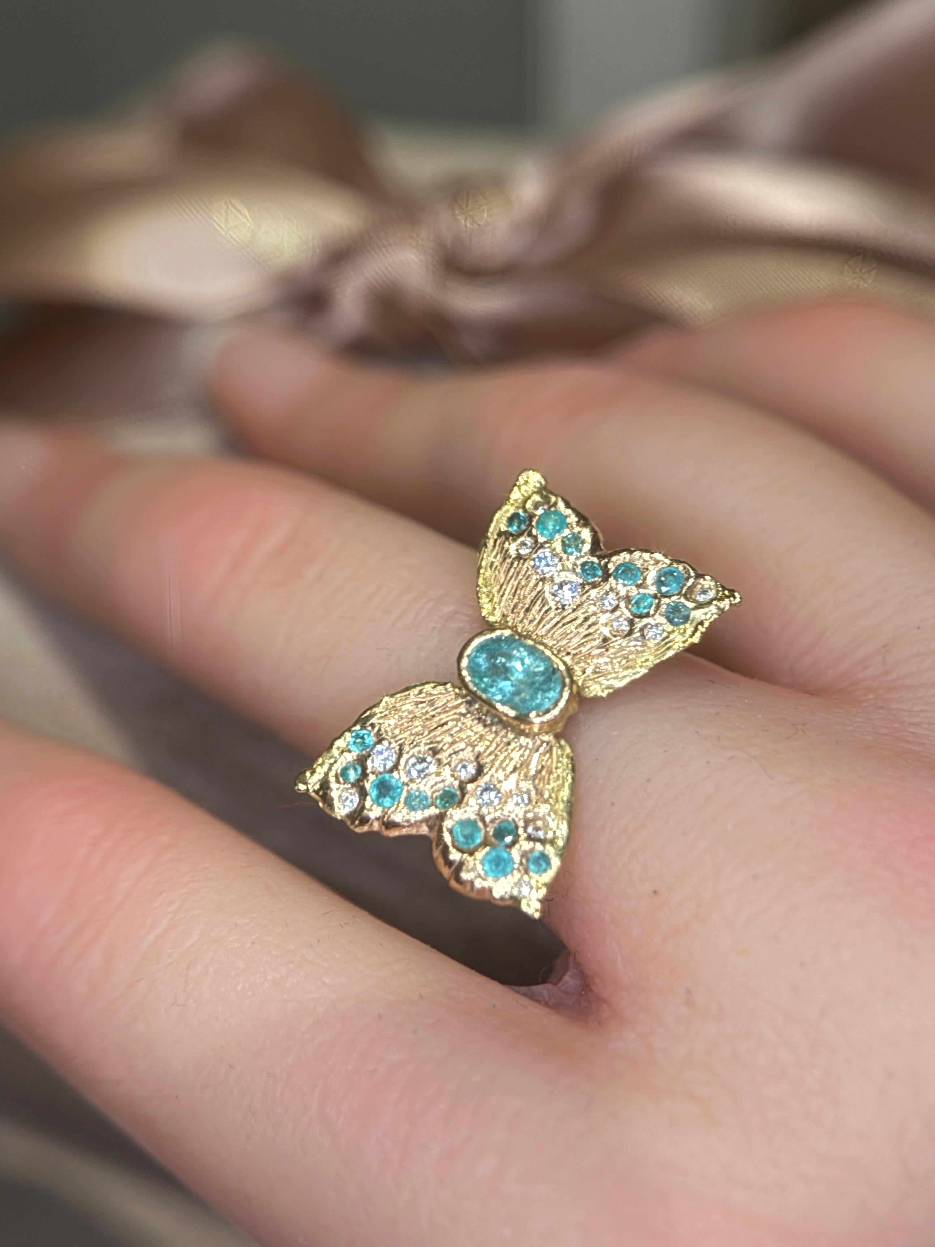 Donna Anello da cocktail con farfalla blu neon e diamanti in oro 18 carati Leto Lama Paraibas in vendita