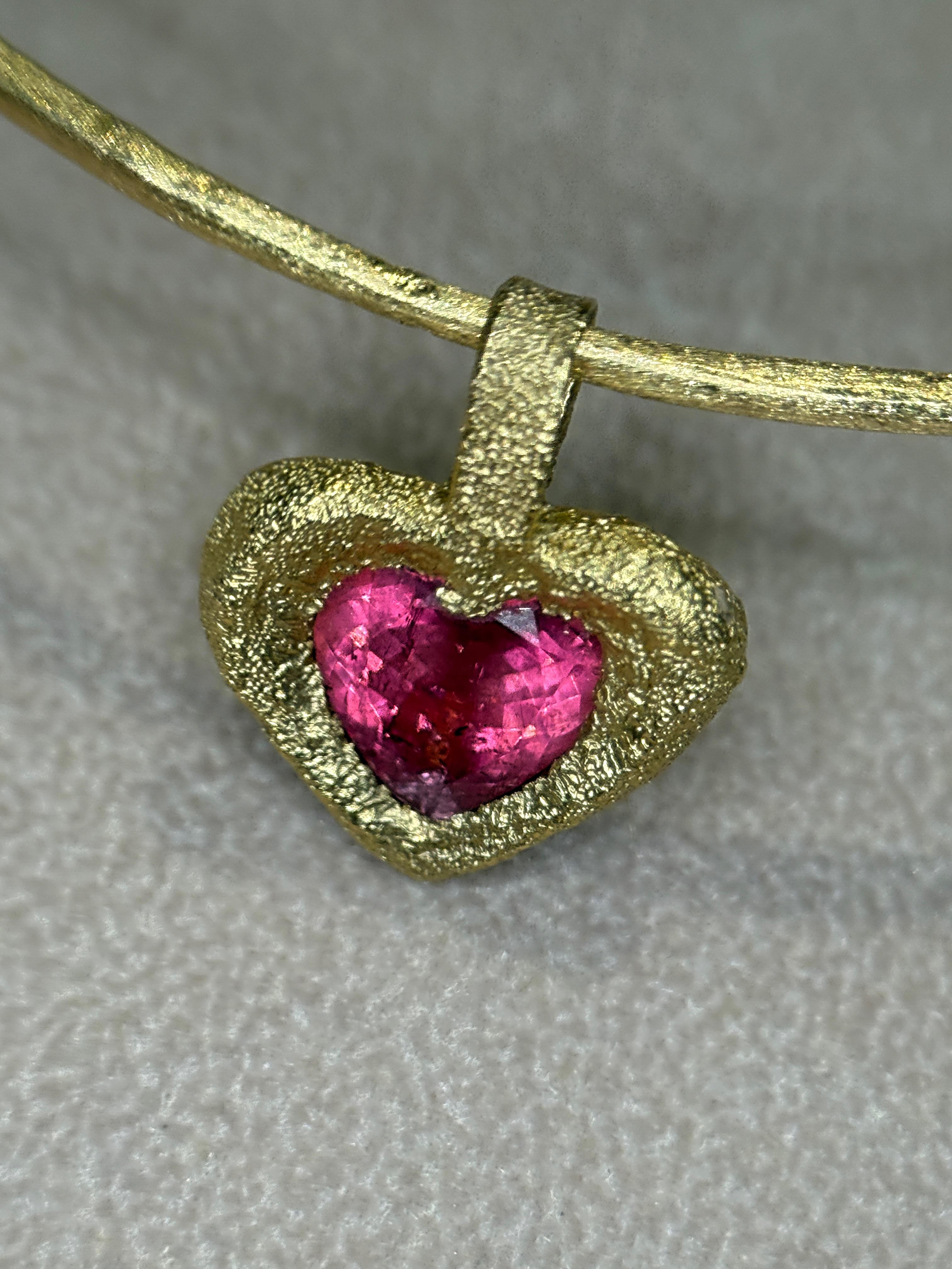 Leto Lama Collier pendentif cœur rose rouge 3,3 carats Rubellite or 18 carats moderne en vente 6