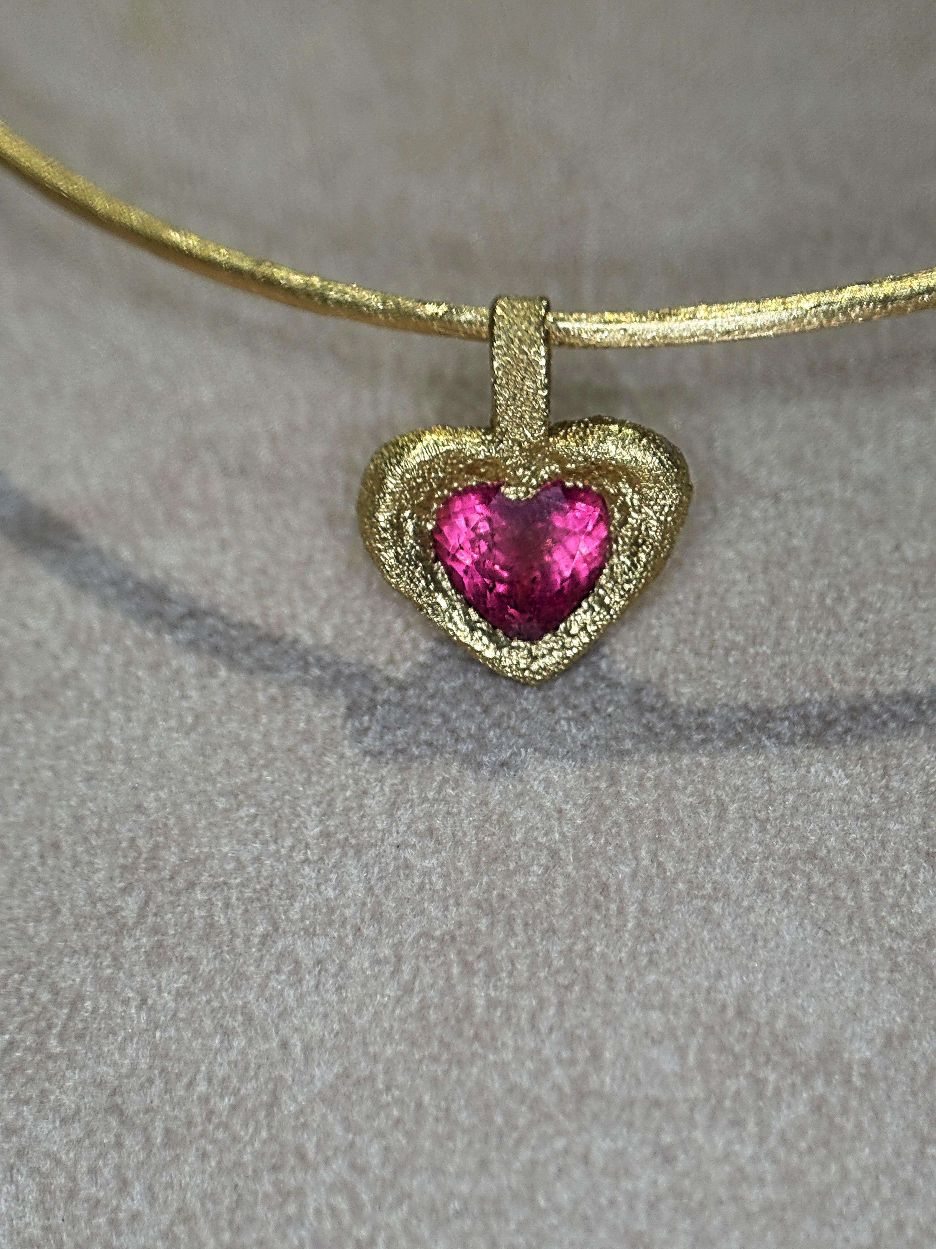 Leto Lama Collier pendentif cœur rose rouge 3,3 carats Rubellite or 18 carats moderne en vente 7