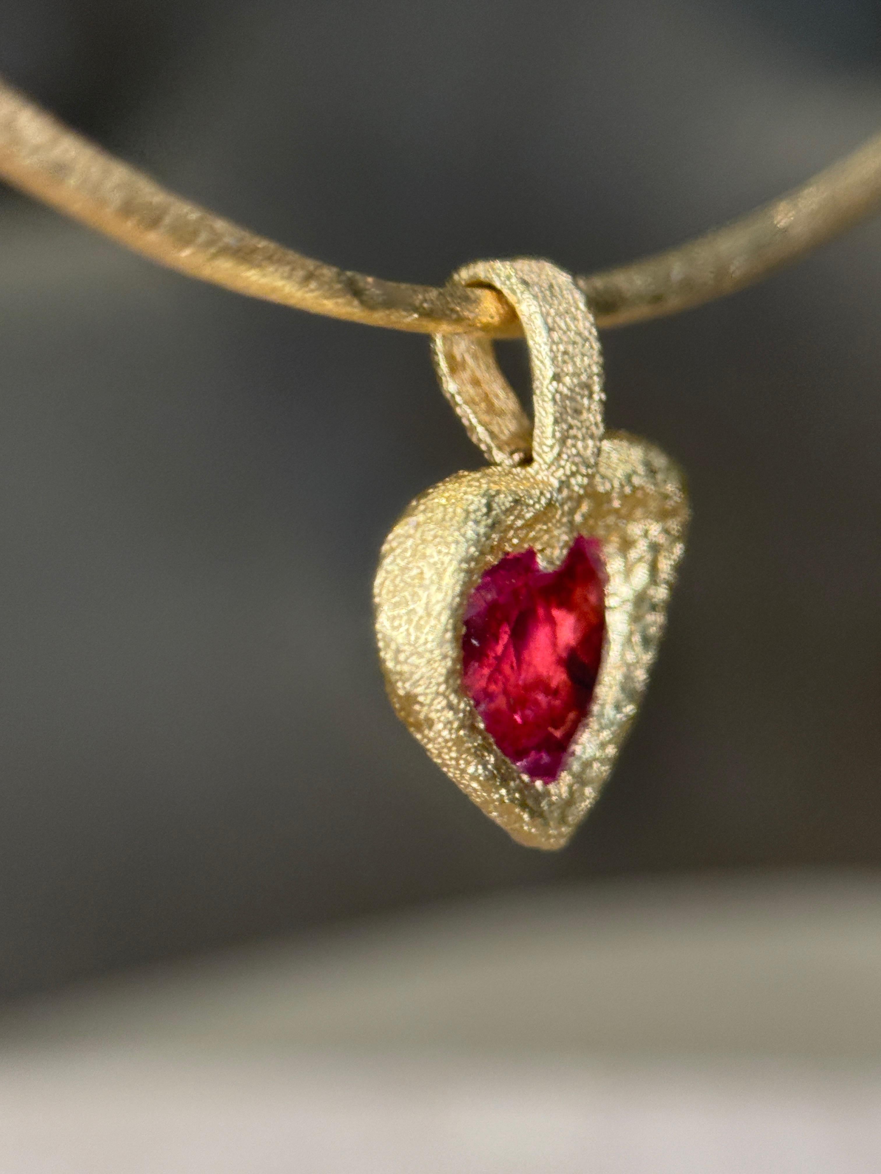 Leto Lama Collier pendentif cœur rose rouge 3,3 carats Rubellite or 18 carats moderne en vente 14