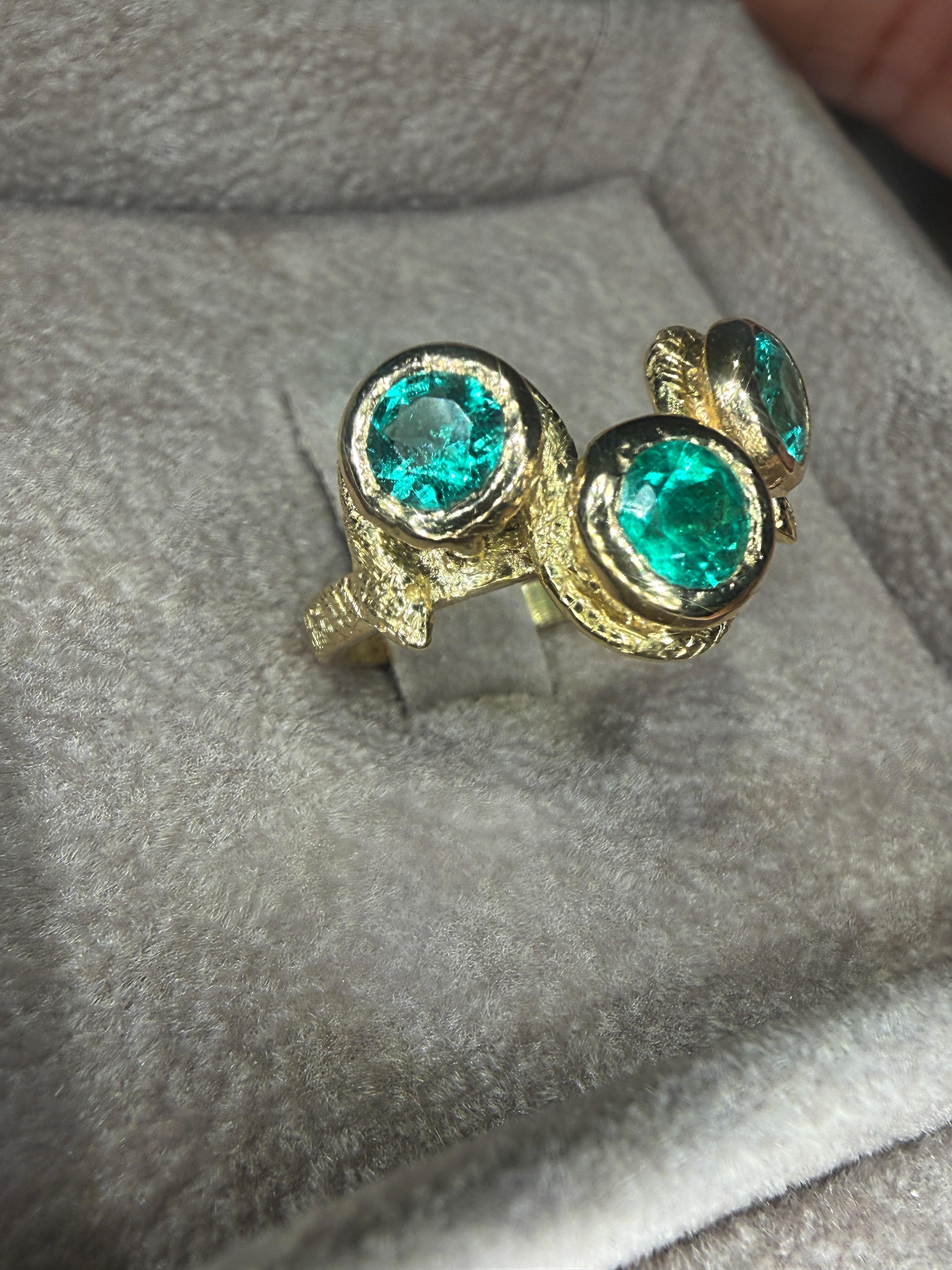 Leto Lama Bague serpent à trois émeraudes  Or 18 ct en vente 5