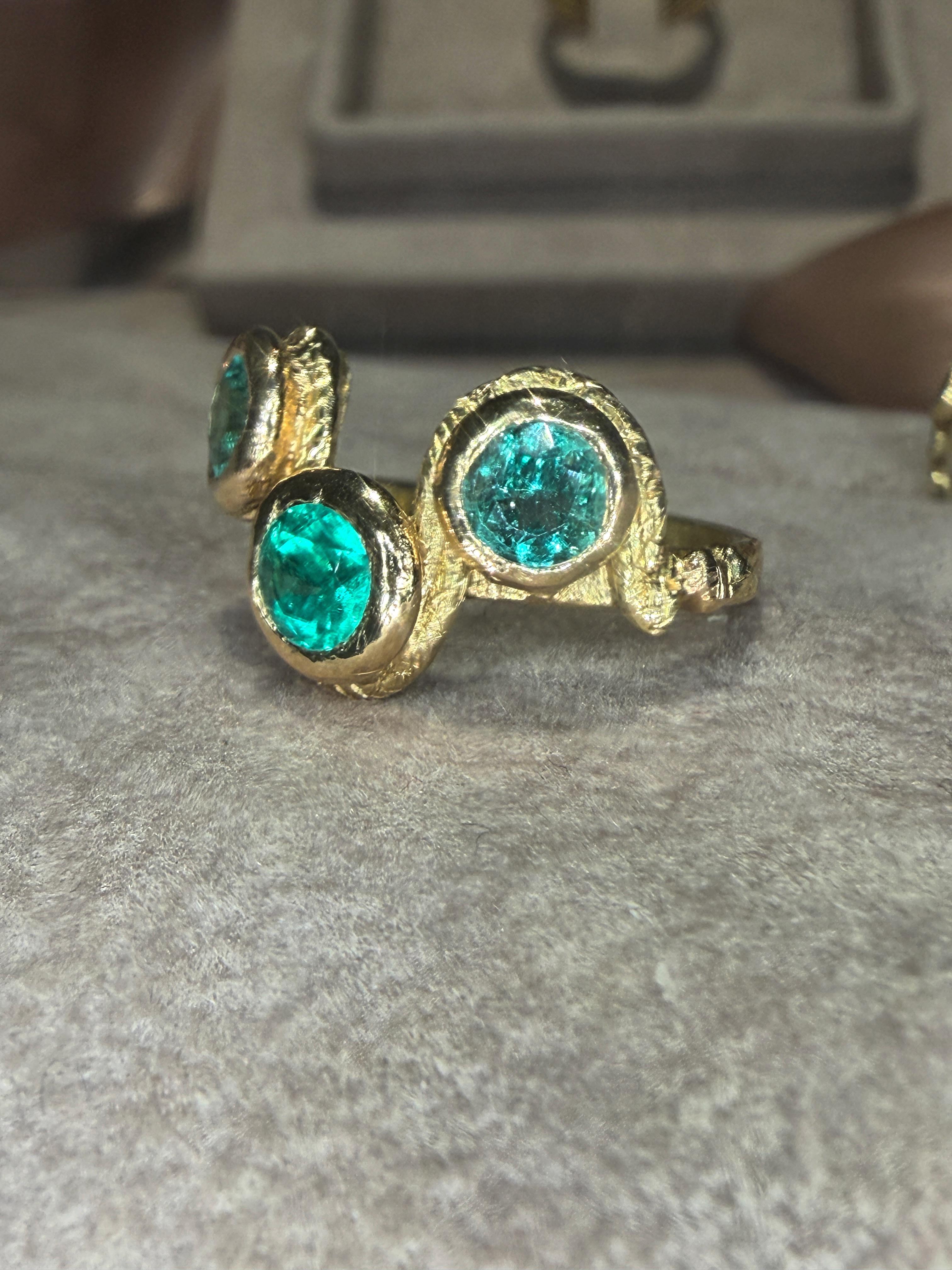 Leto Lama Bague serpent à trois émeraudes  Or 18 ct en vente 7