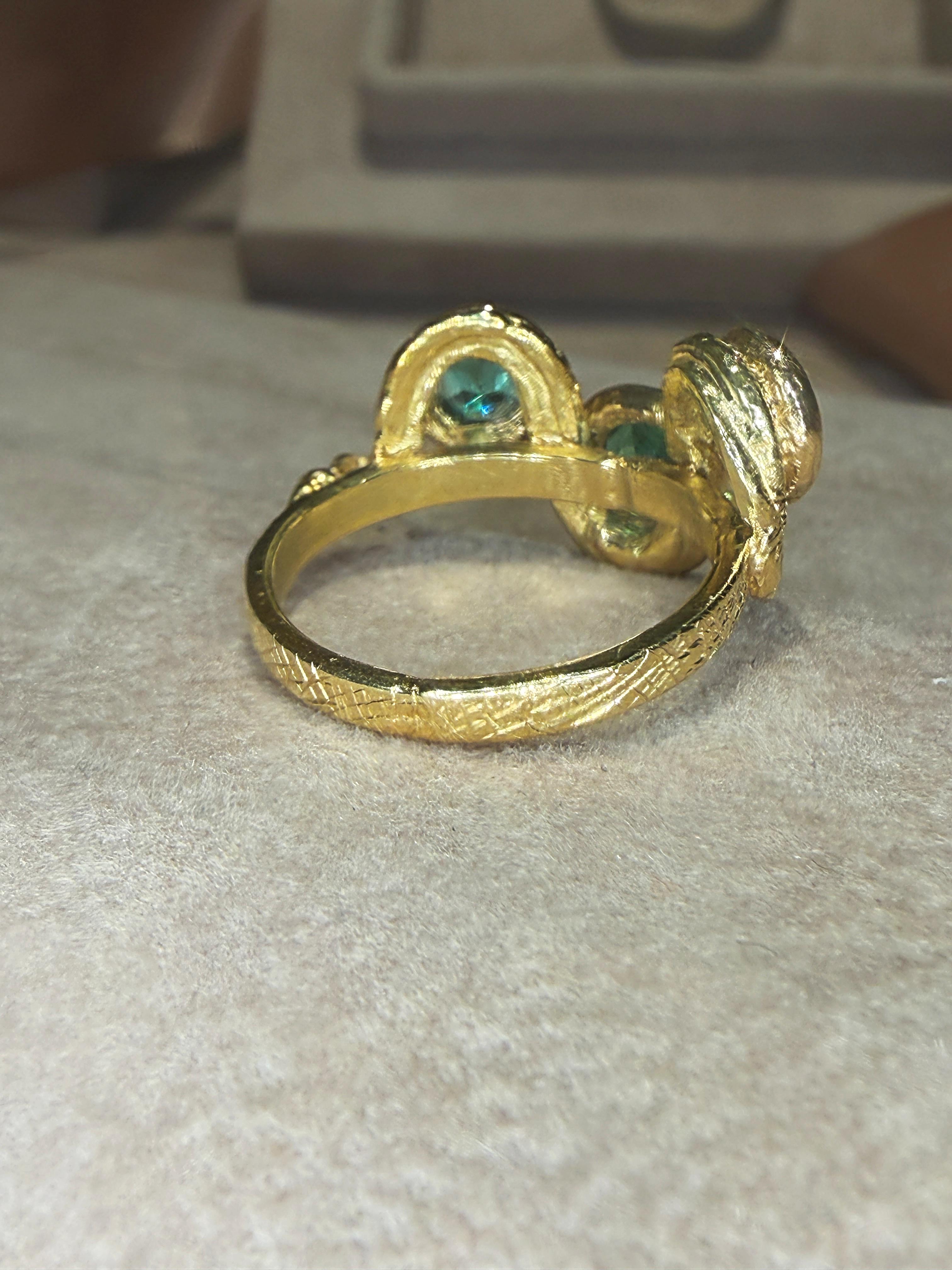 Leto Lama Bague serpent à trois émeraudes  Or 18 ct en vente 8