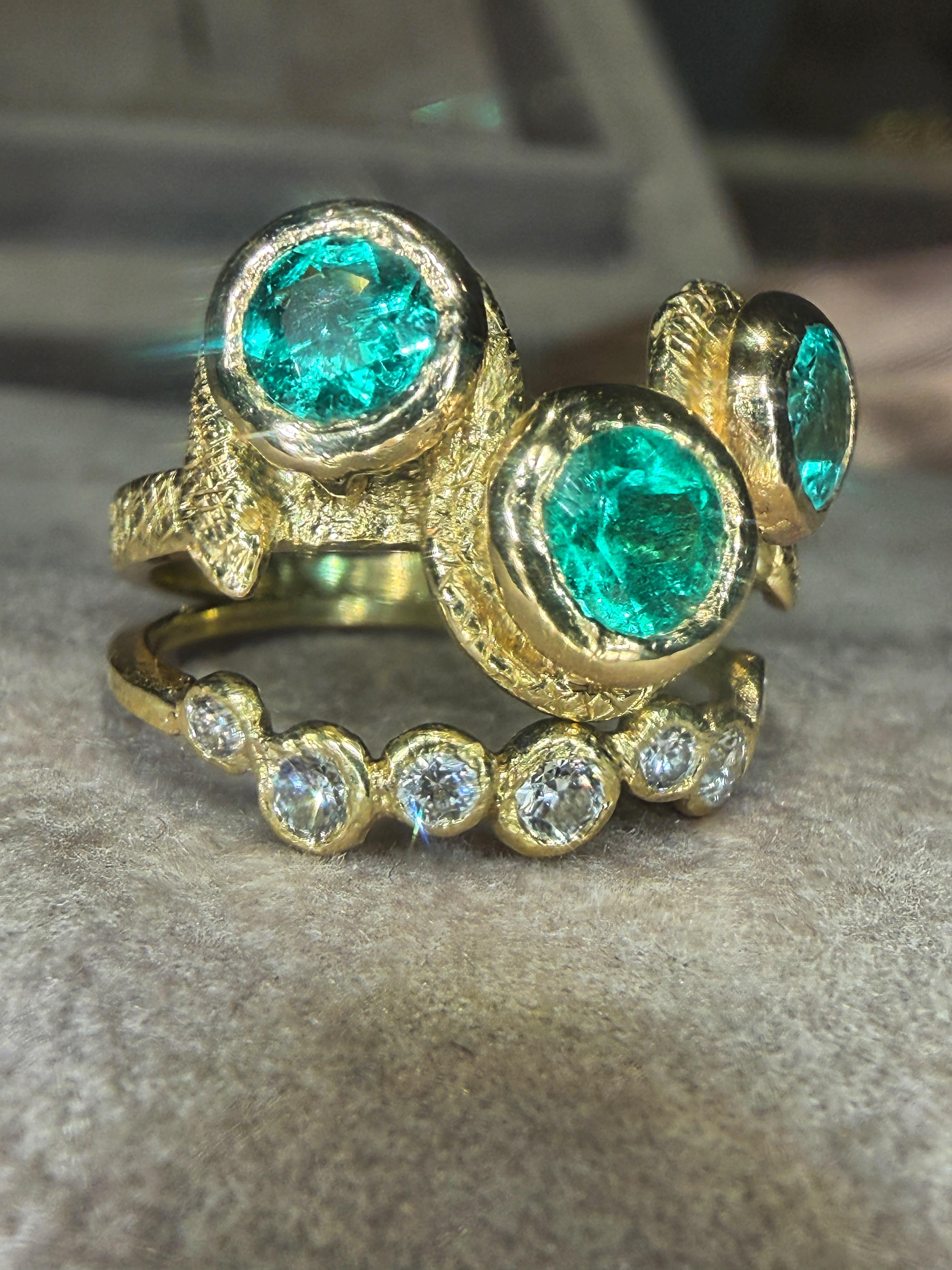 Leto Lama Bague serpent à trois émeraudes  Or 18 ct en vente 11