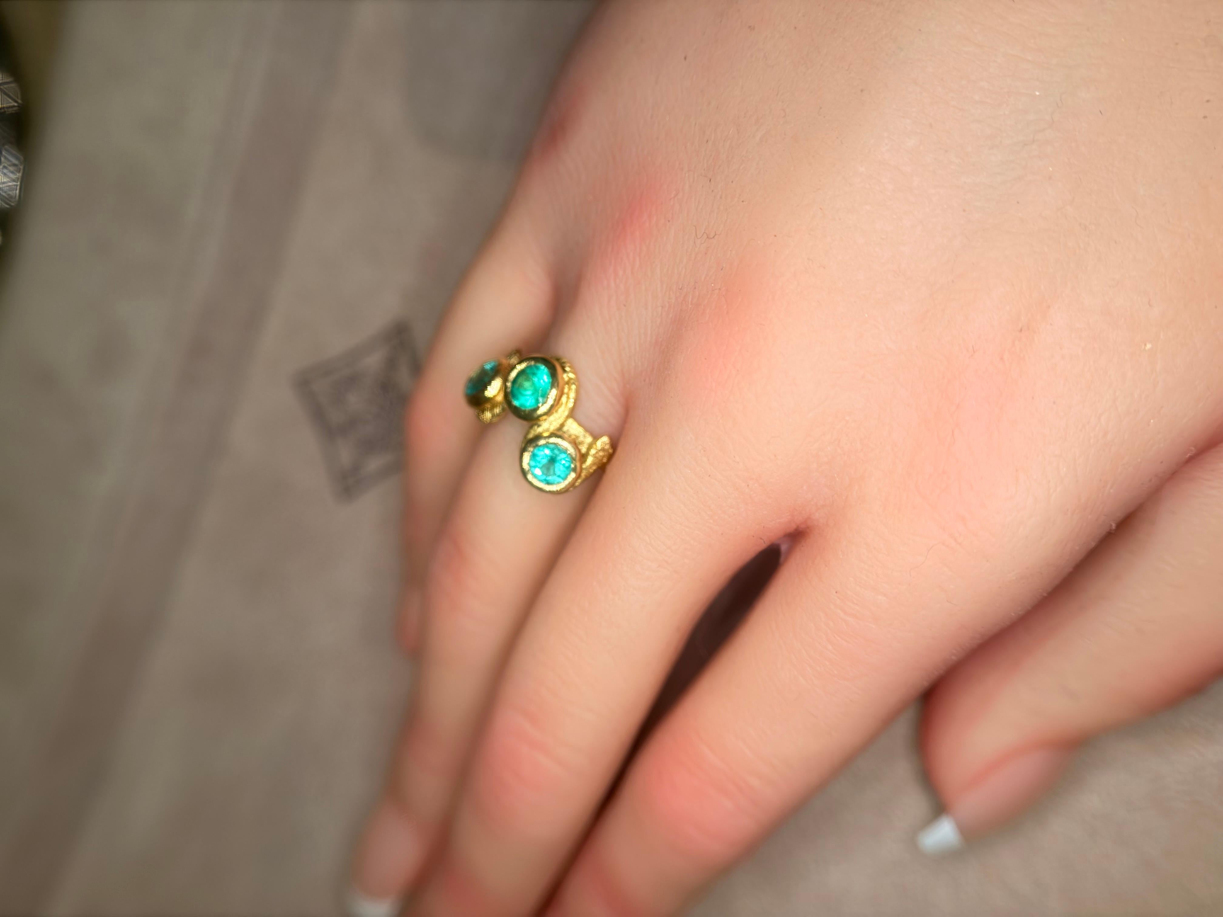 Leto Lama Bague serpent à trois émeraudes  Or 18 ct Unisexe en vente