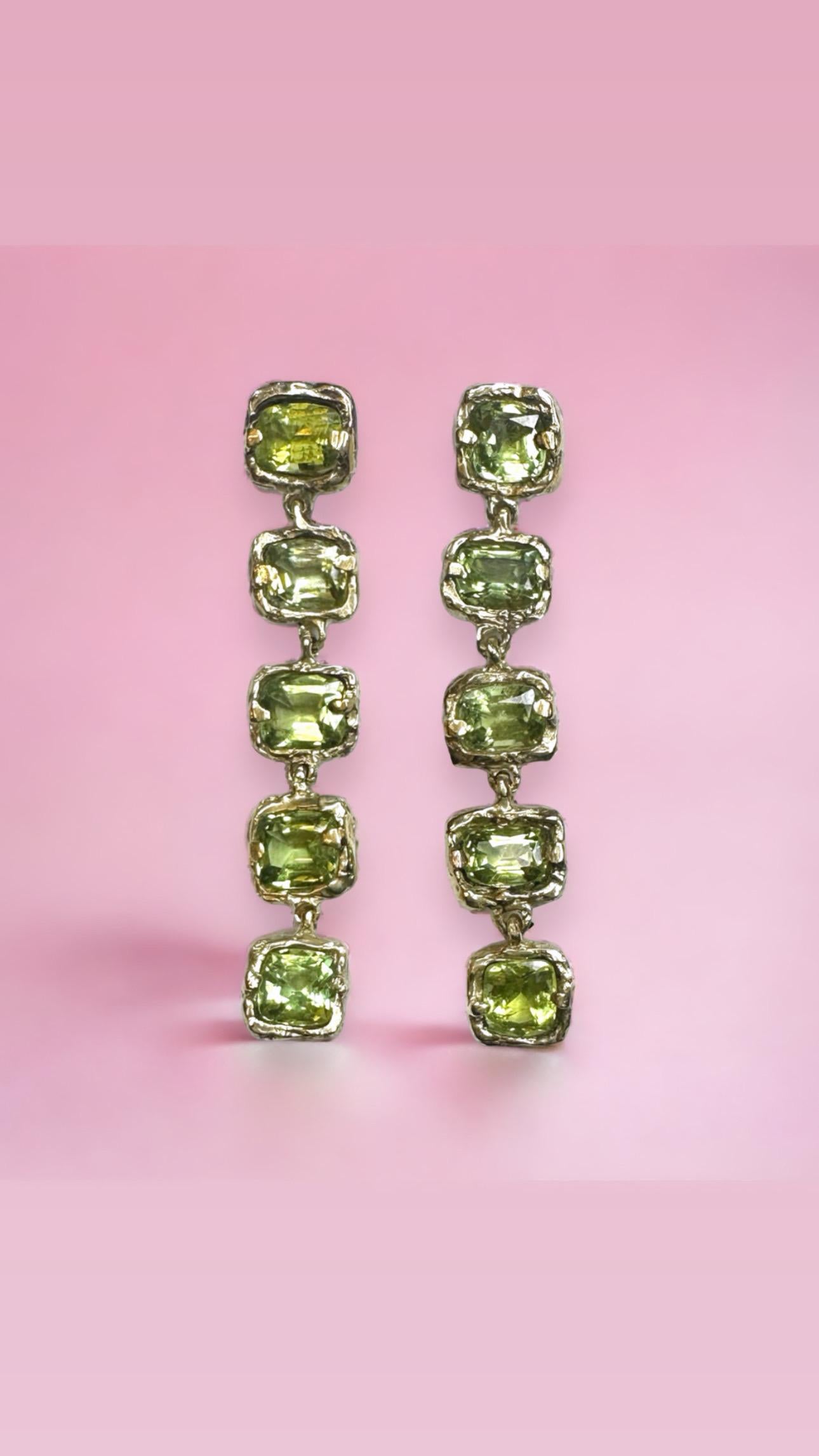 Taille coussin Leto Lama Boucles d'oreilles longues de Cocktail Party en Tourmaline en or et en stock en vente
