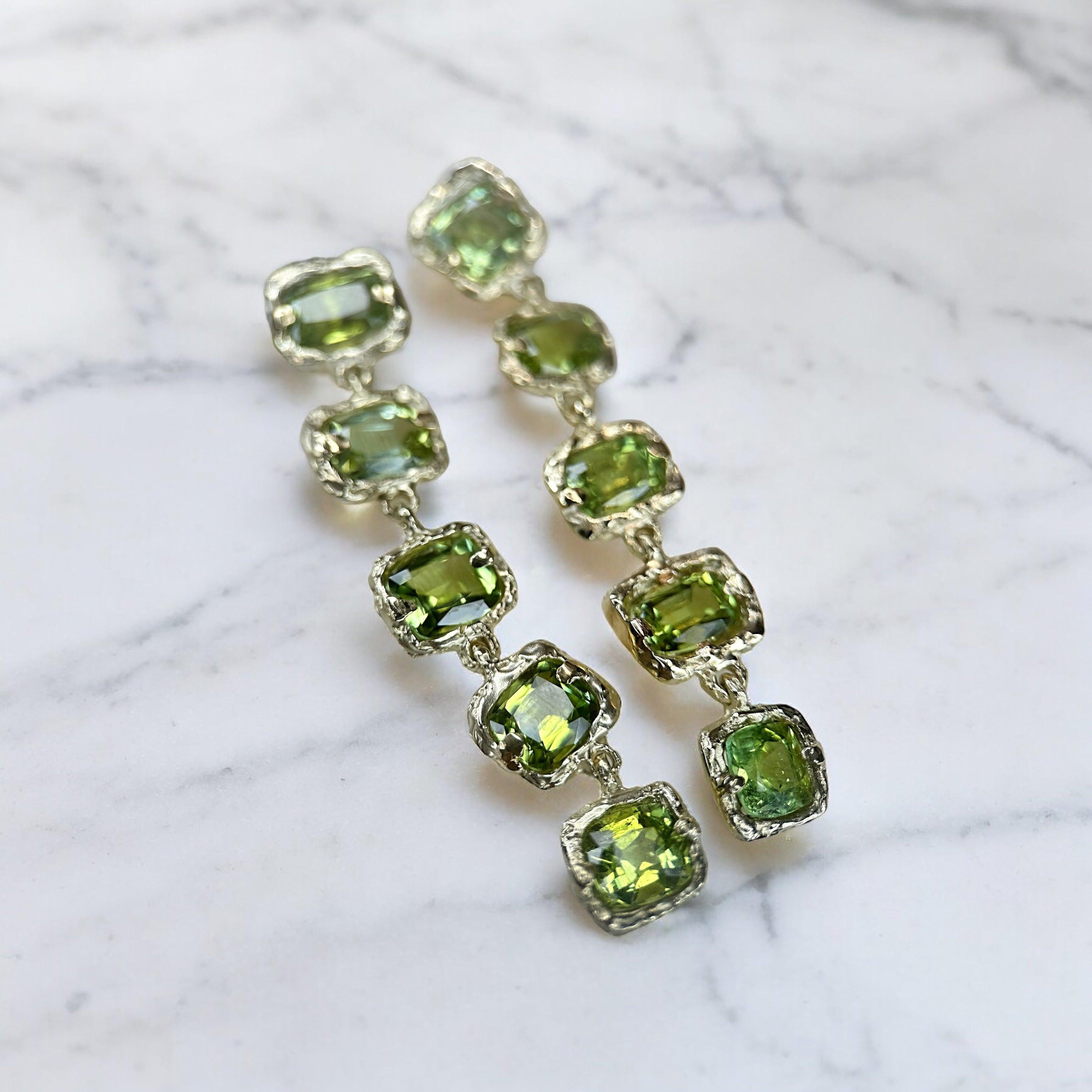 Leto Lama Boucles d'oreilles longues de Cocktail Party en Tourmaline en or et en stock en vente 1