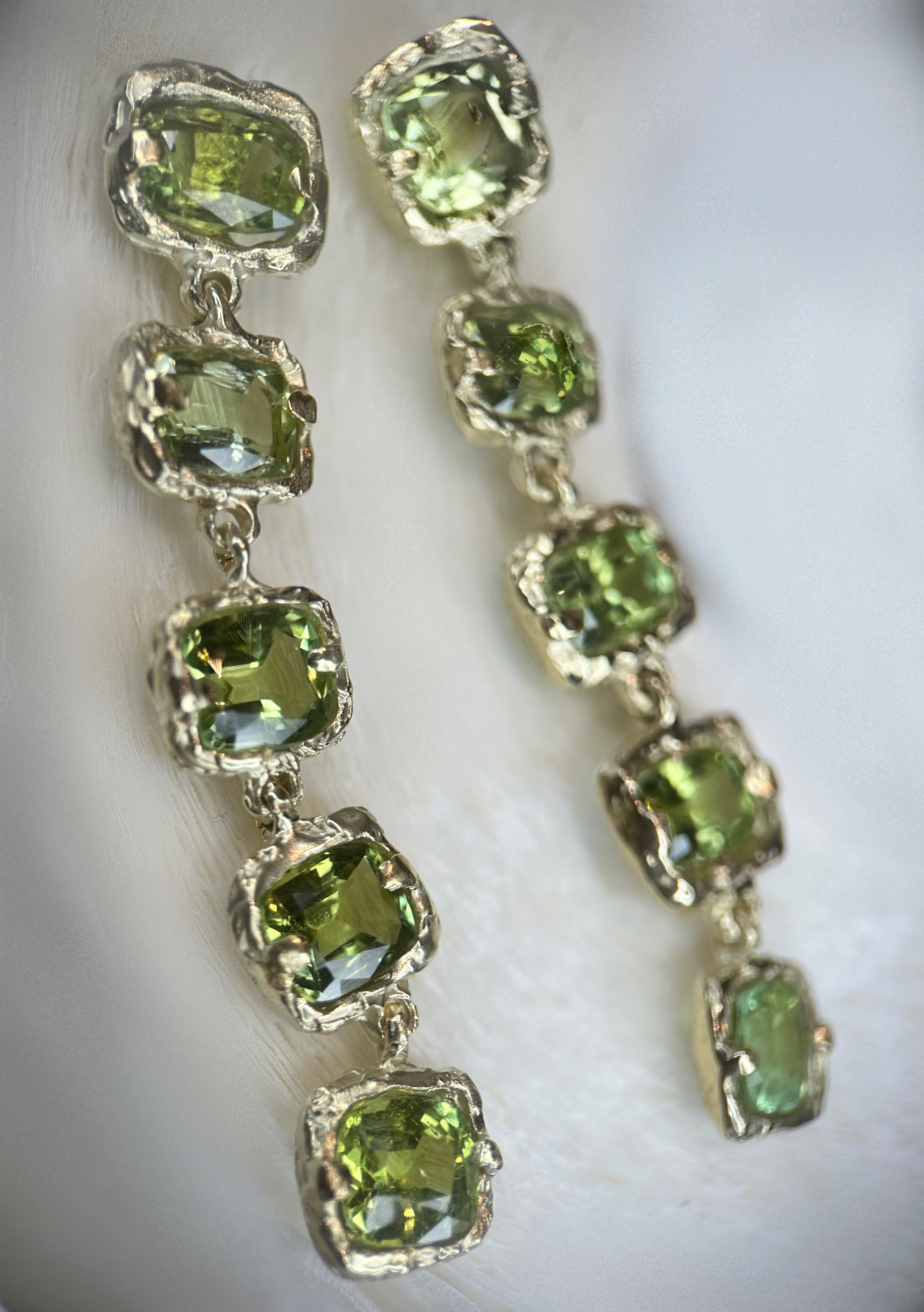Leto Lama Boucles d'oreilles longues de Cocktail Party en Tourmaline en or et en stock en vente 2