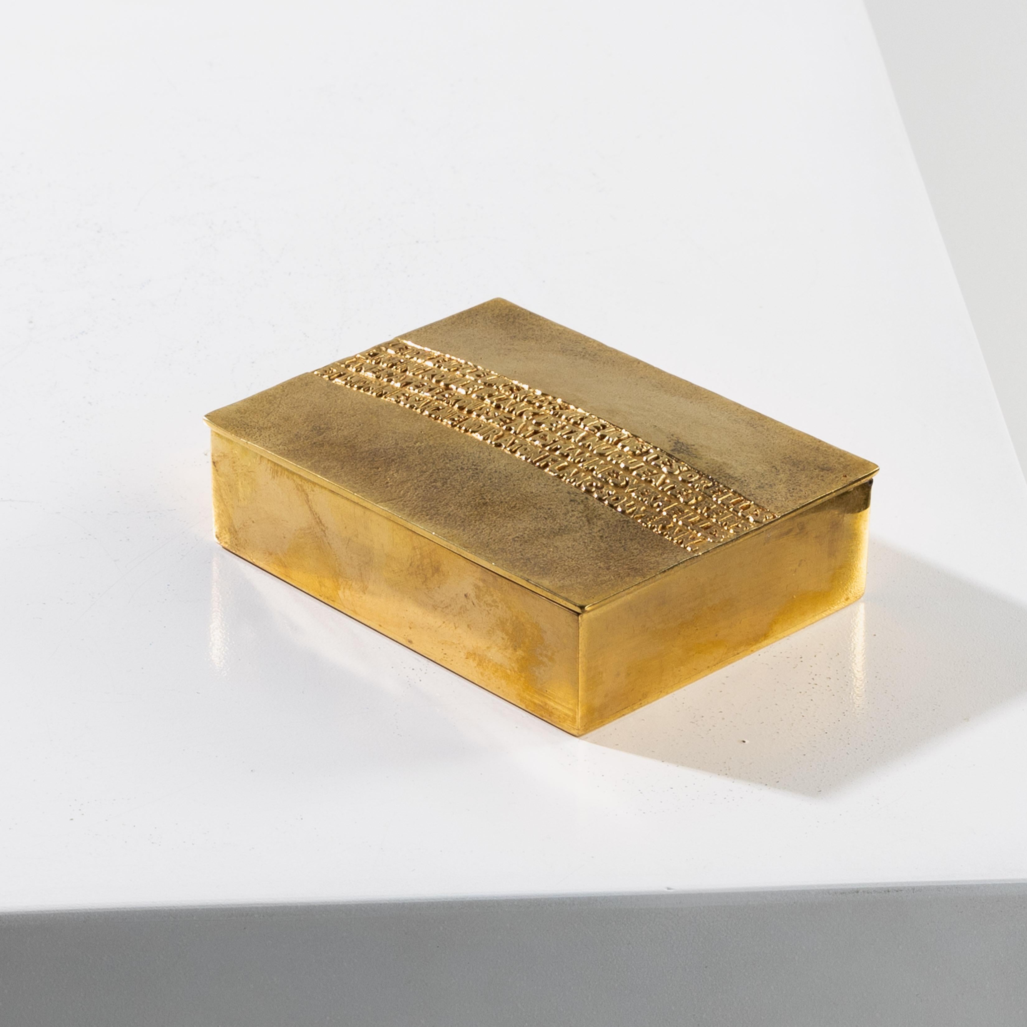 French L’étoile a pleuré rose by Line Vautrin - Rare gilded bronze box For Sale