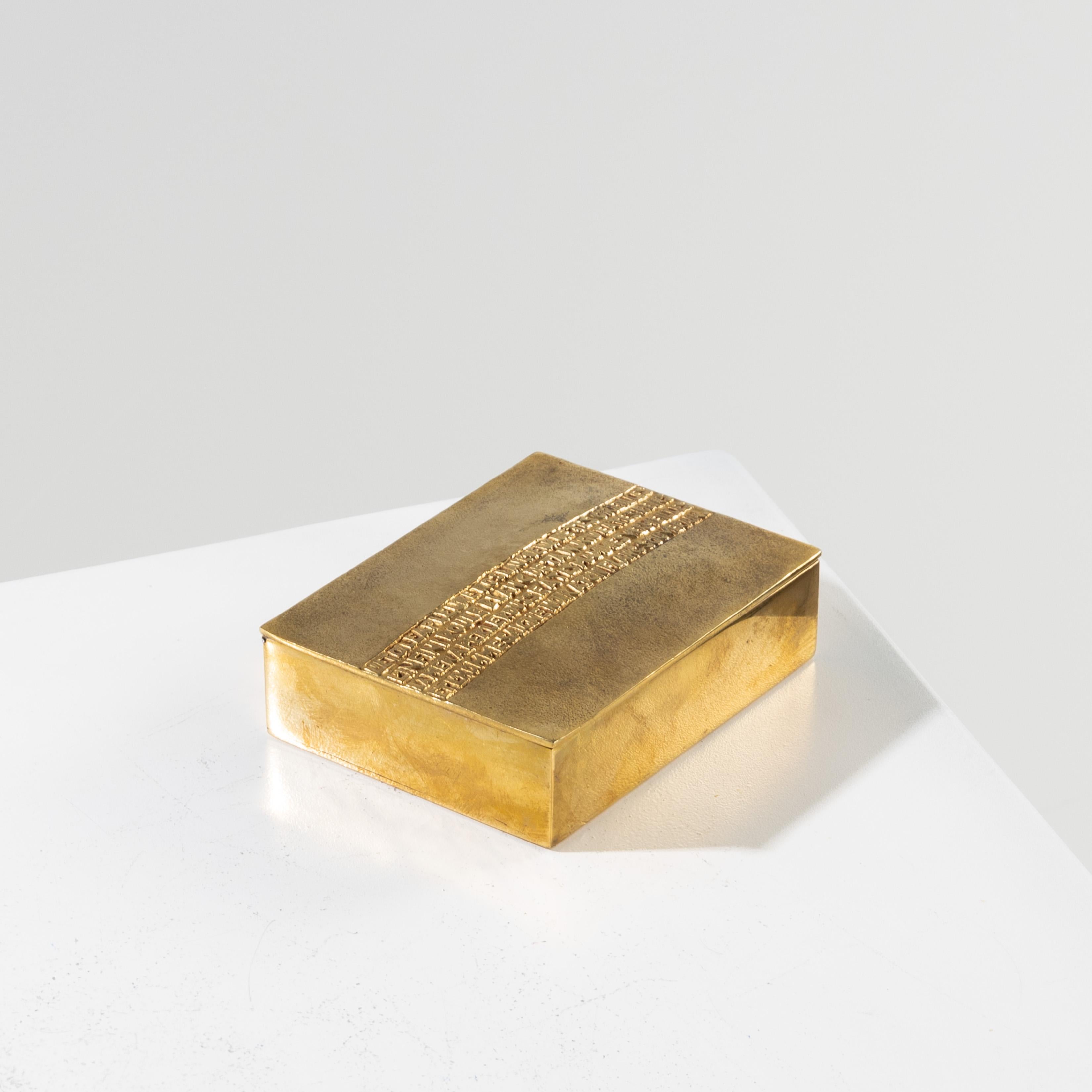 L’étoile a pleuré rose by Line Vautrin - Rare gilded bronze box For Sale 2