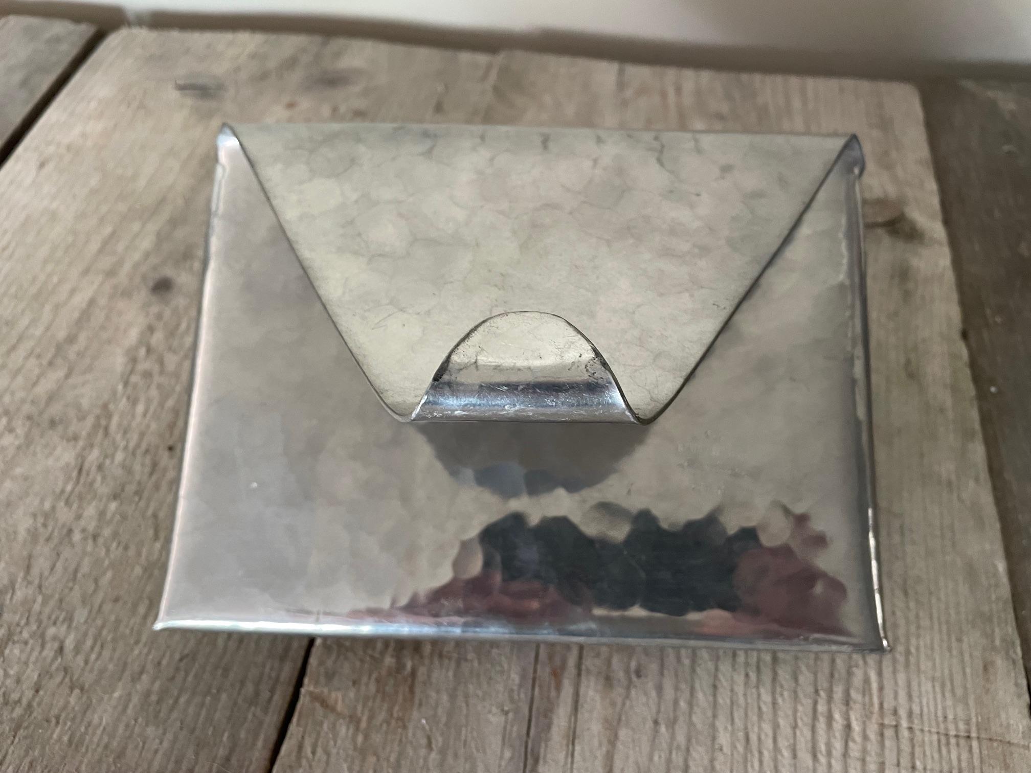 Briefkasten aus Zinn von Jean Goardere im Zustand „Gut“ im Angebot in Nivelles, BE