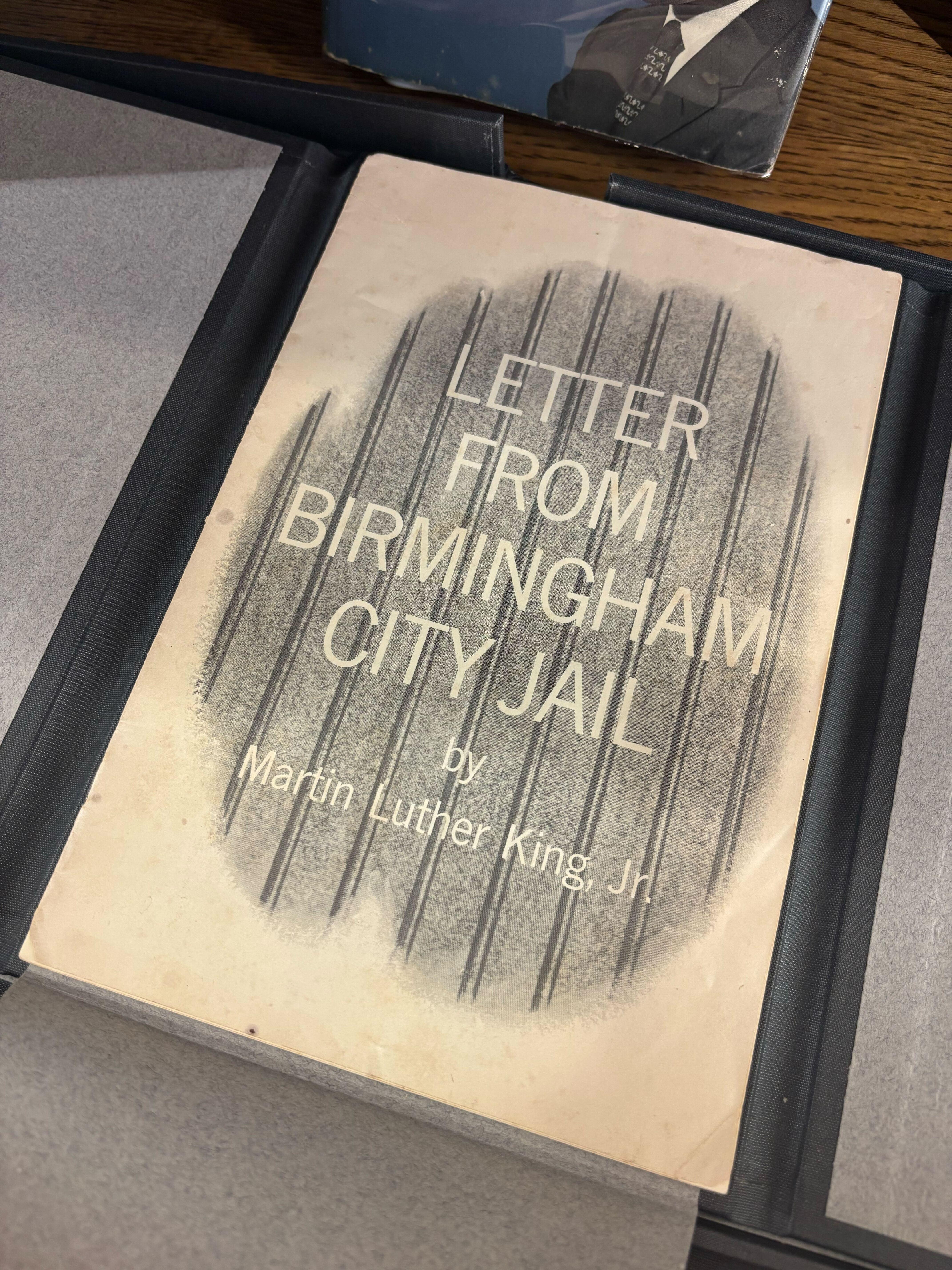 Letter From Birmingham City Jail par Martin Luther King Jr., Pamphlet imprimé en vente 5