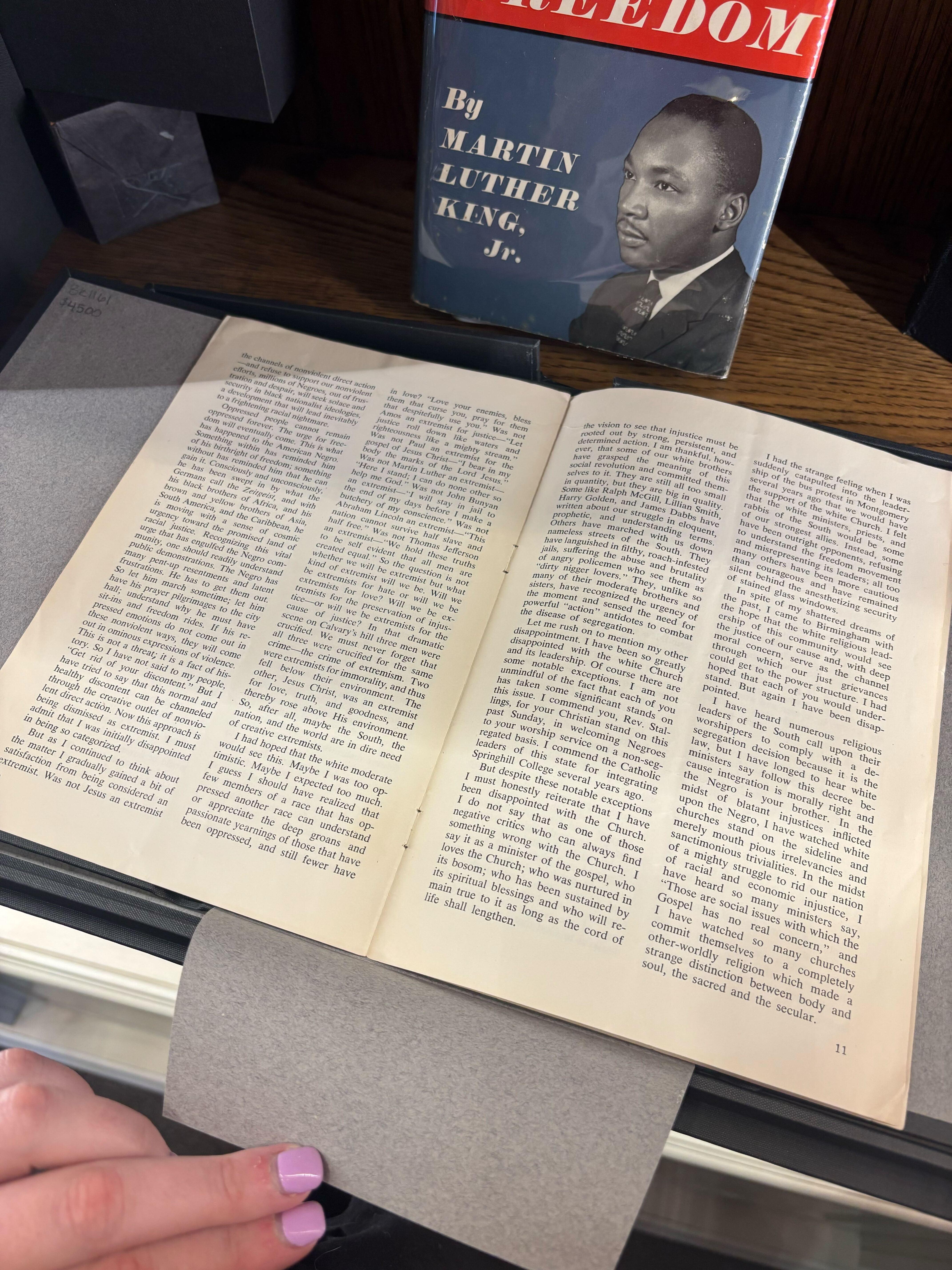 Letter From Birmingham City Jail par Martin Luther King Jr., Pamphlet imprimé en vente 6
