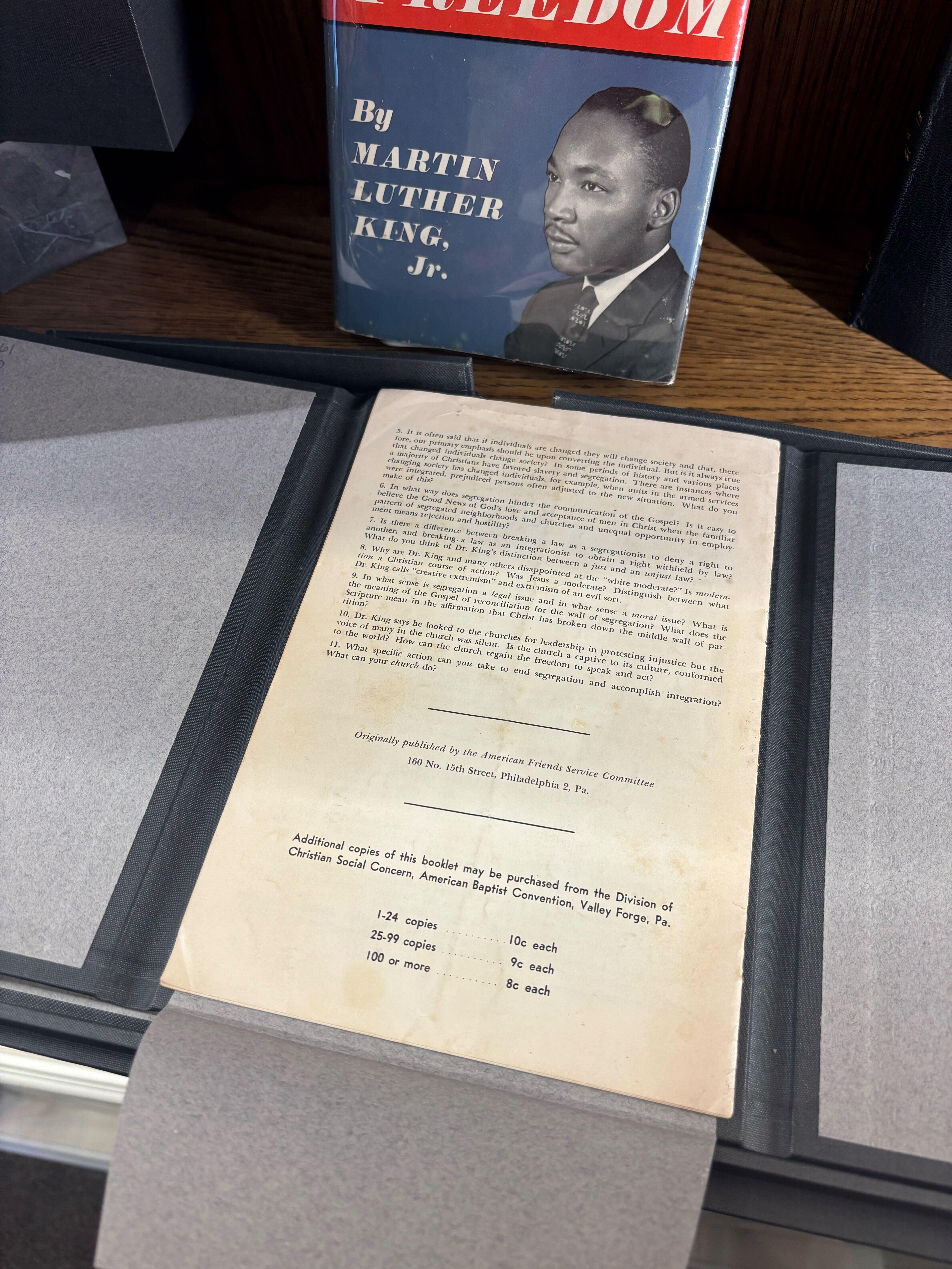 Letter From Birmingham City Jail par Martin Luther King Jr., Pamphlet imprimé en vente 7