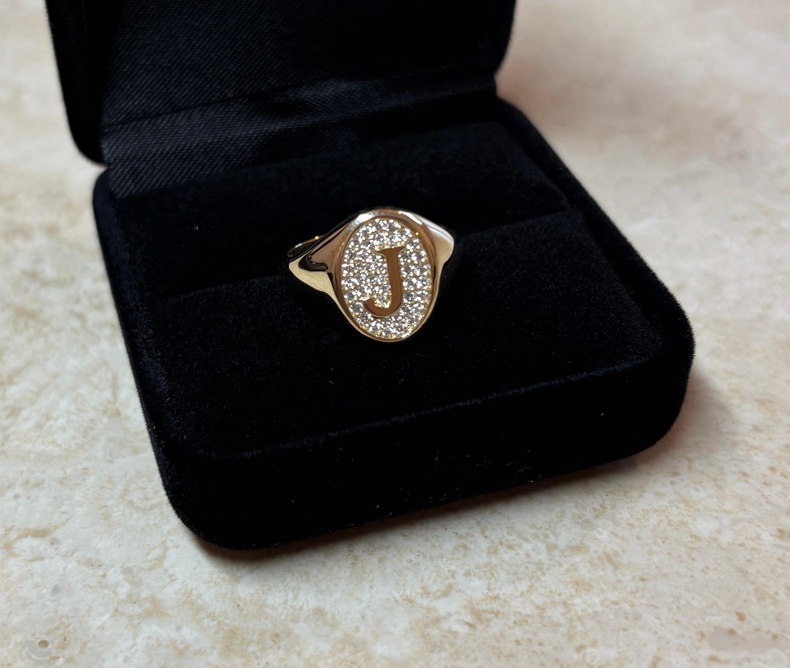 Letter J, Diamonds 0.20ctw, Signet Ring 18k Gold For Sale 4