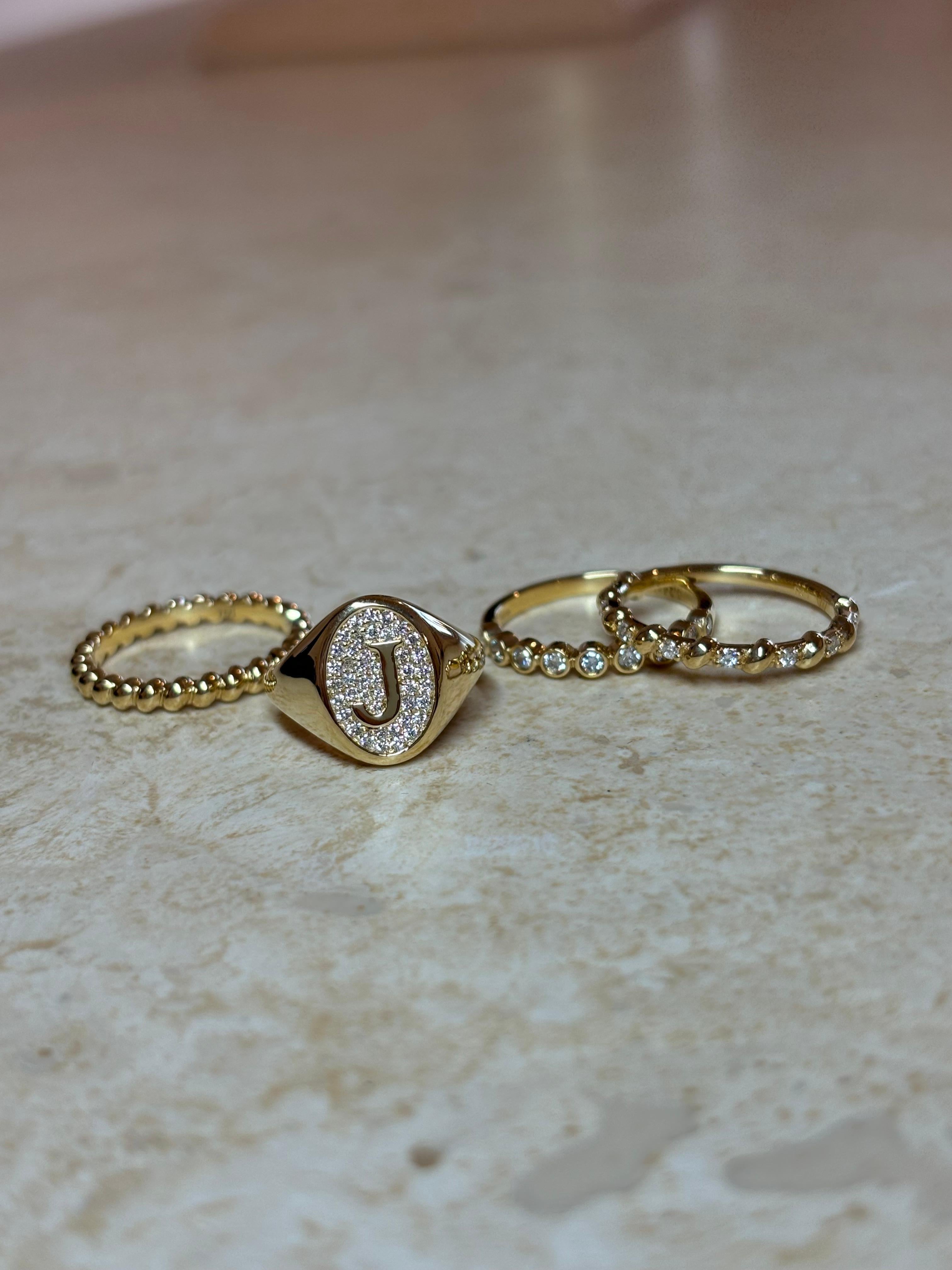Round Cut Letter J, Diamonds 0.20ctw, Signet Ring 18k Gold For Sale