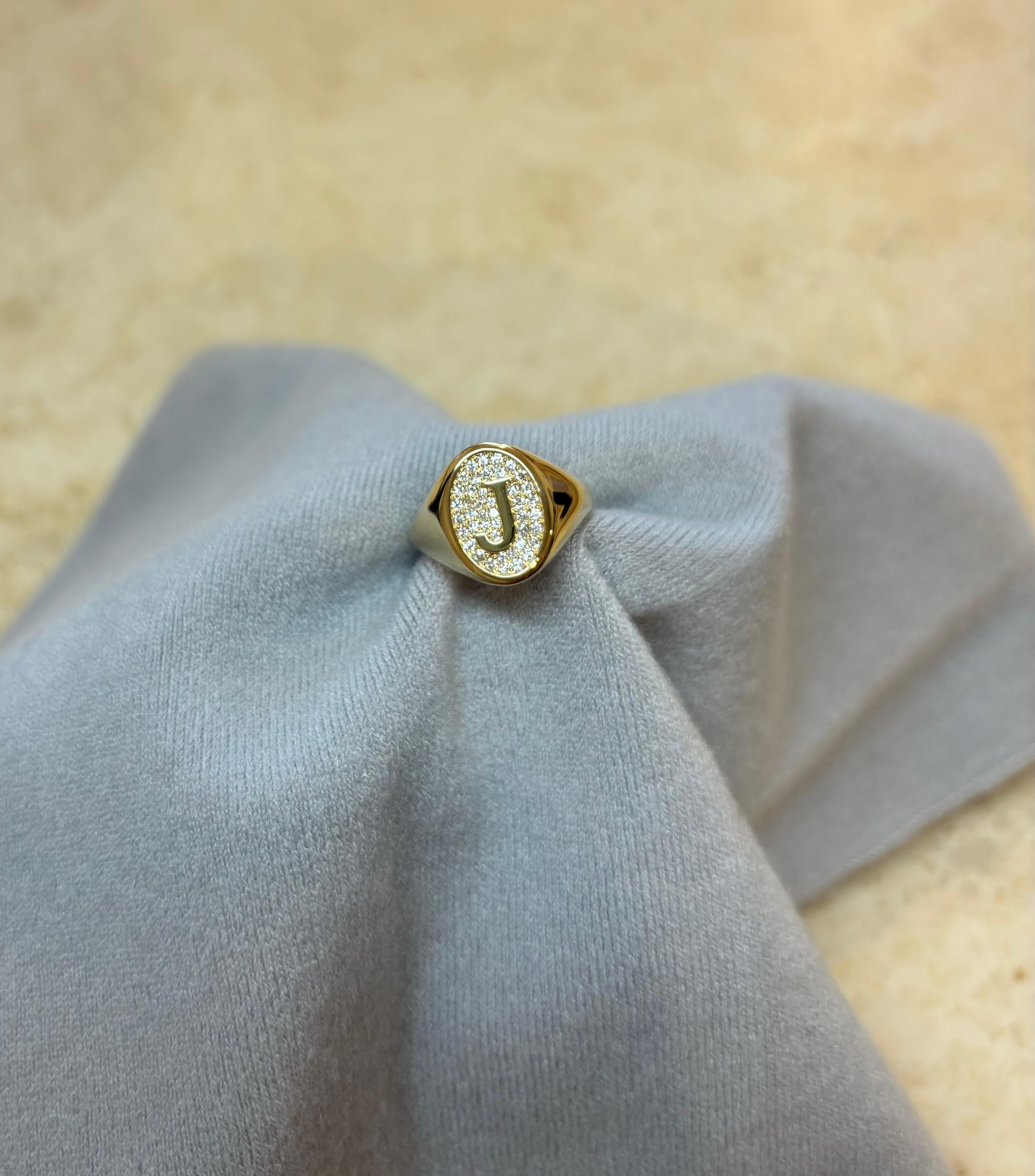 Letter J, Diamonds 0.20ctw, Signet Ring 18k Gold For Sale 1