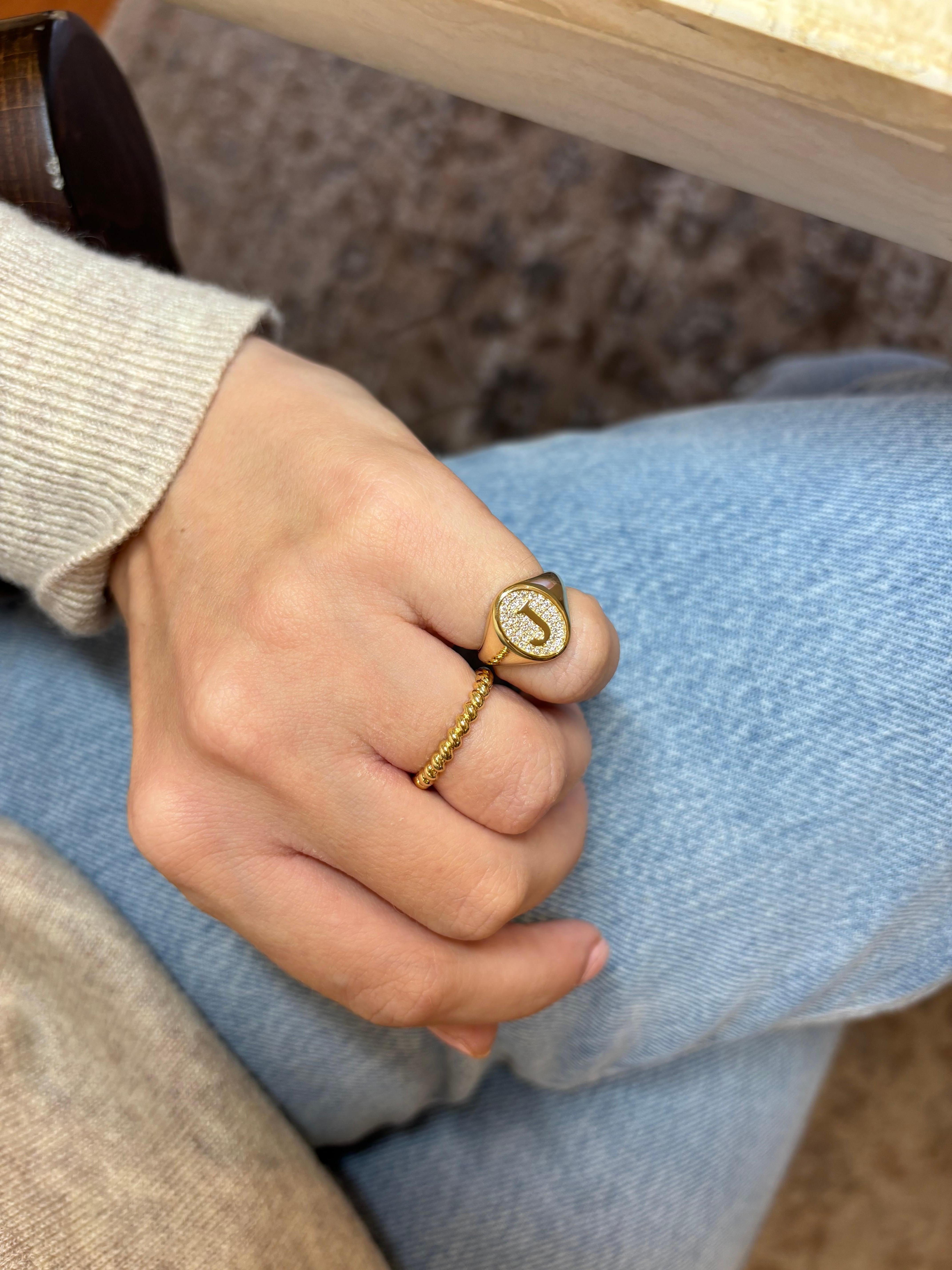 Letter J, Diamonds 0.20ctw, Signet Ring 18k Gold For Sale 3