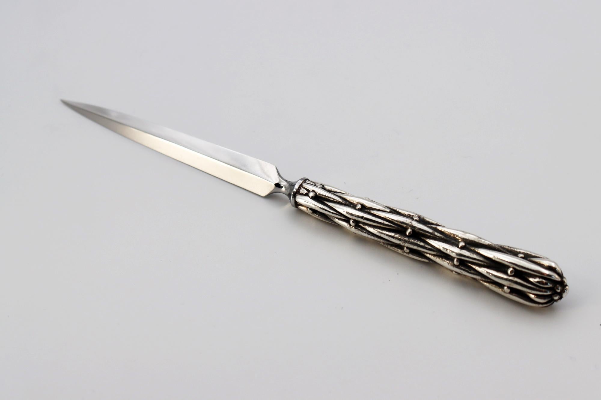 Letter opener in silver bronze

Silver plated bronze letter opener 35/42 microns 
Measures: L: 218 mm, weight: 118 gr

This letter opener is the handmade work of French designer Richard Lauret.

These pieces are unique OR made to