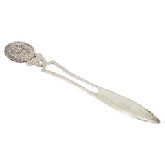 Brieföffner aus Silber mit eingeschnittener Klinge, mit einer 400 Reis-Münze von D. João VI.