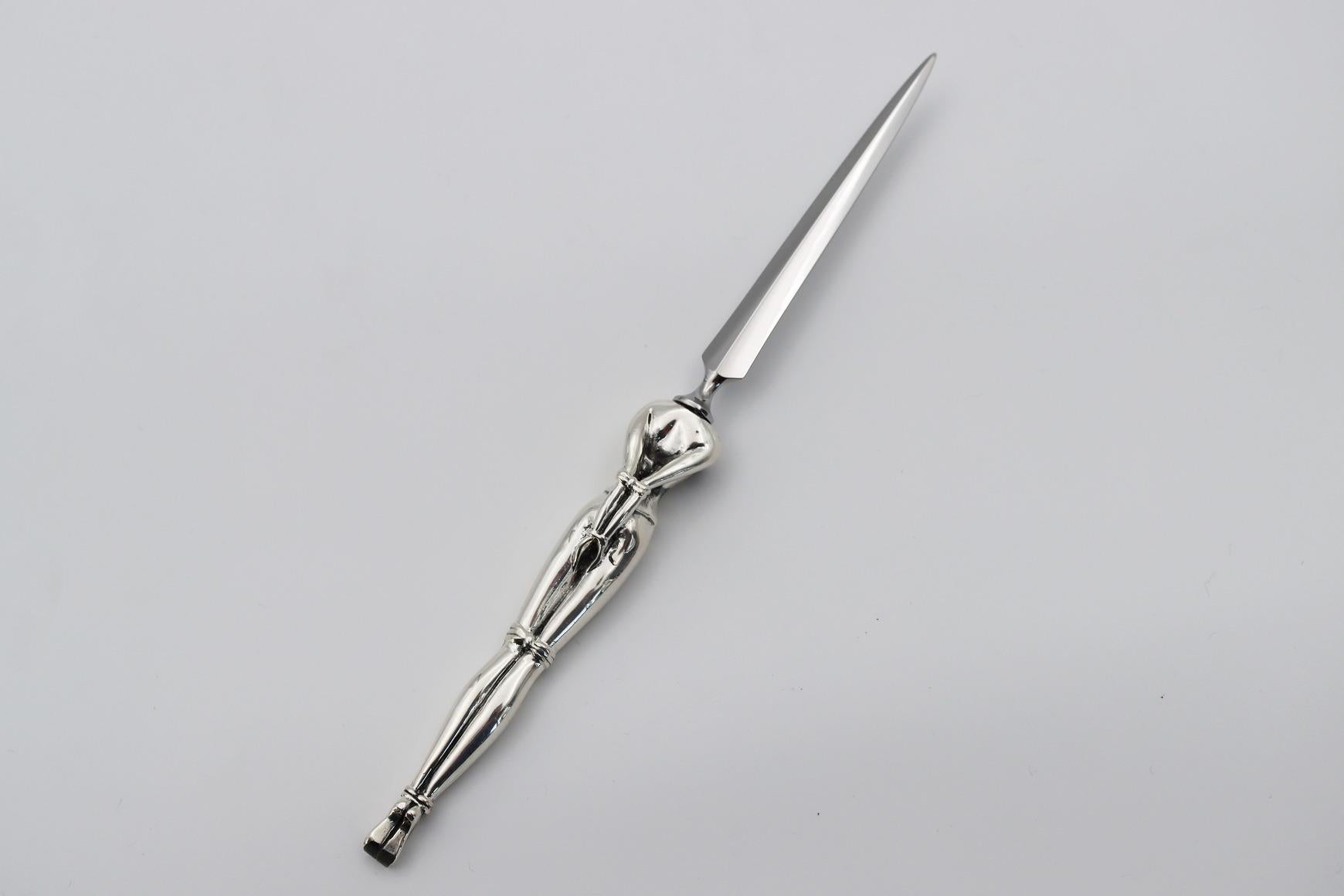 Letter opener in silver bronze

Silver plated bronze letter opener 35/42 microns 
Measures: L: 218 mm, weight: 118 gr

This letter opener is the handmade work of French designer Richard Lauret.

These pieces are unique OR made to order.

The