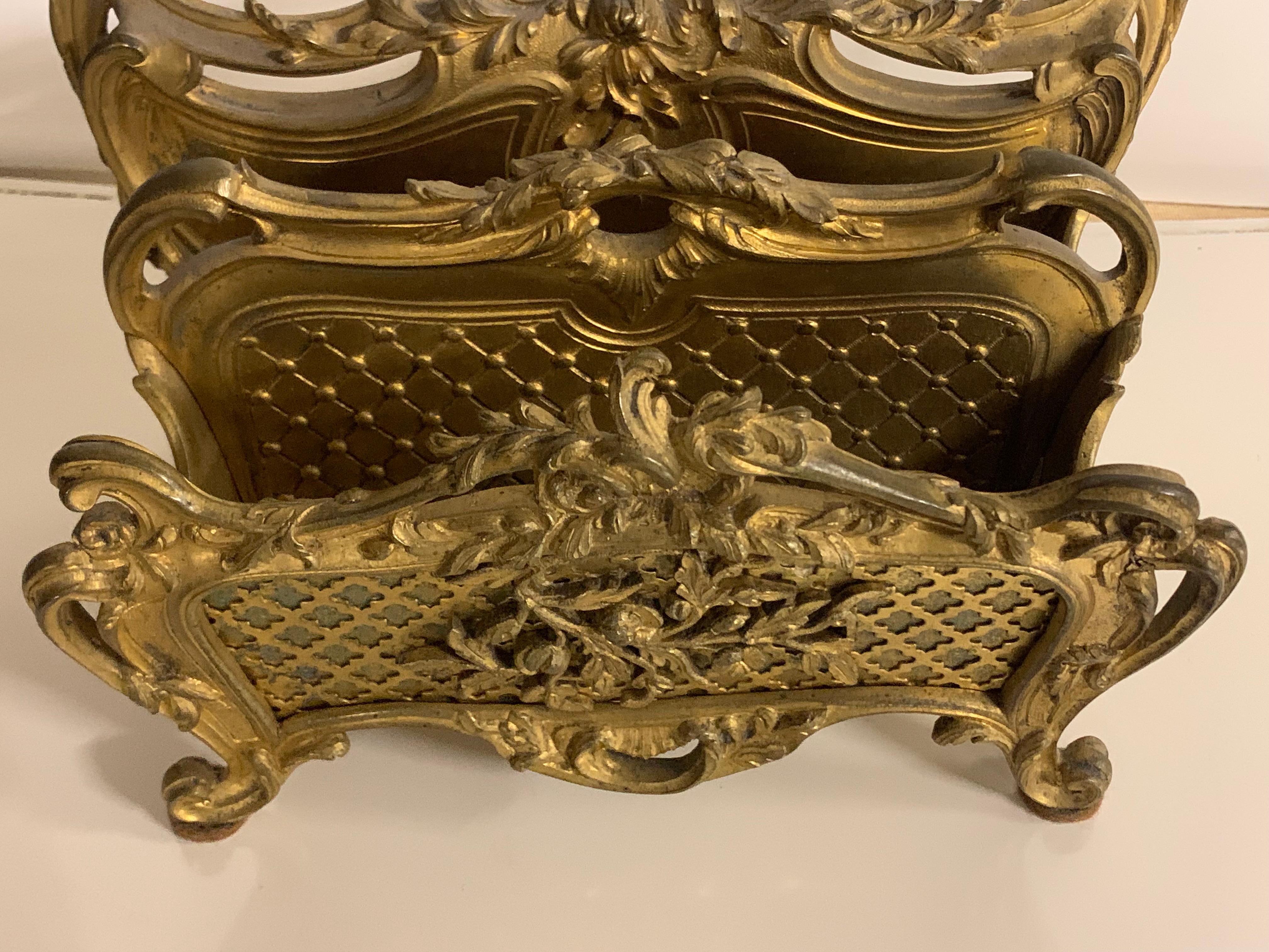 Français Coupe-papiers de style Louis XV en bronze en vente