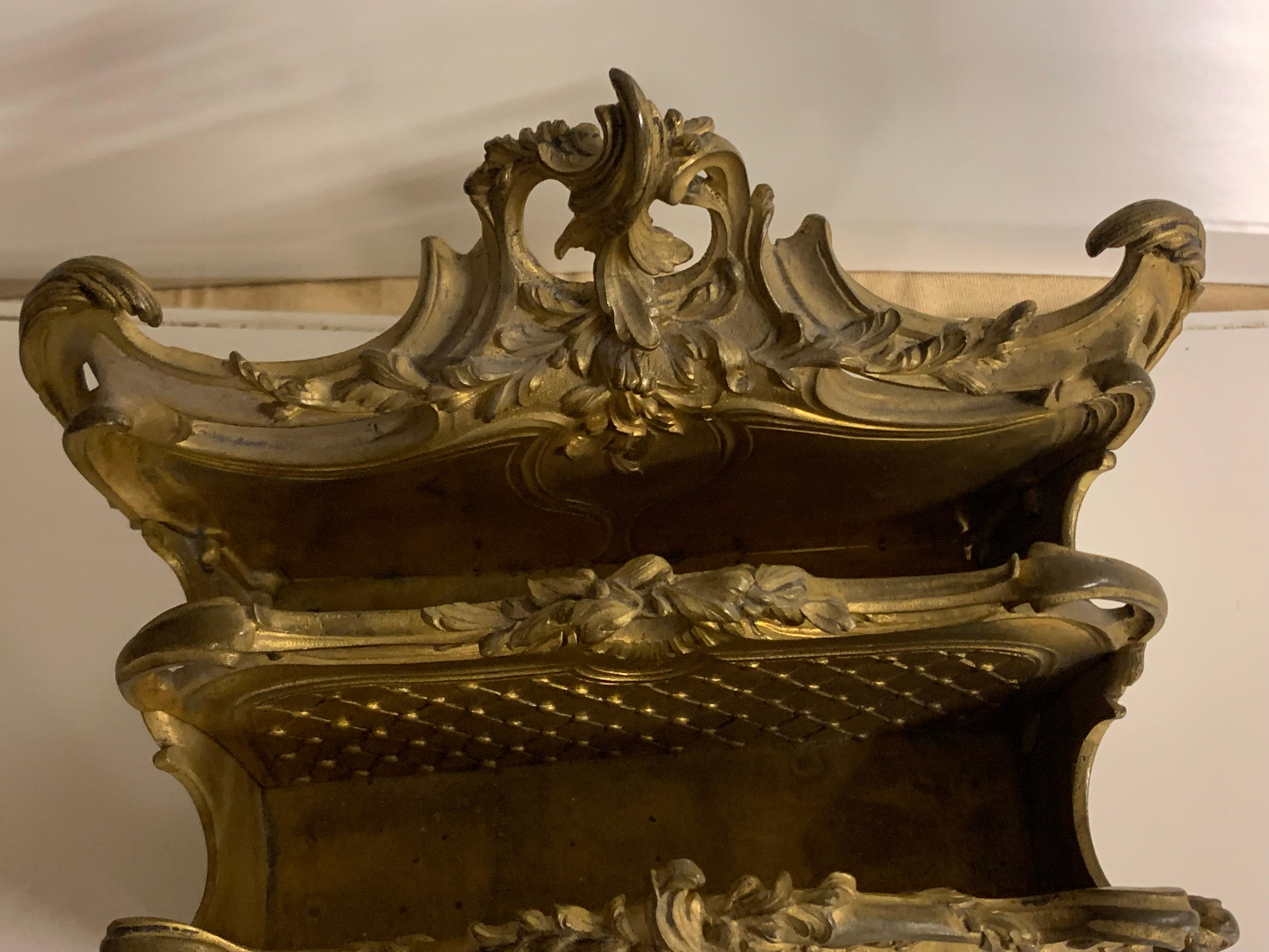 Coupe-papiers de style Louis XV en bronze Bon état - En vente à Los Angeles, CA