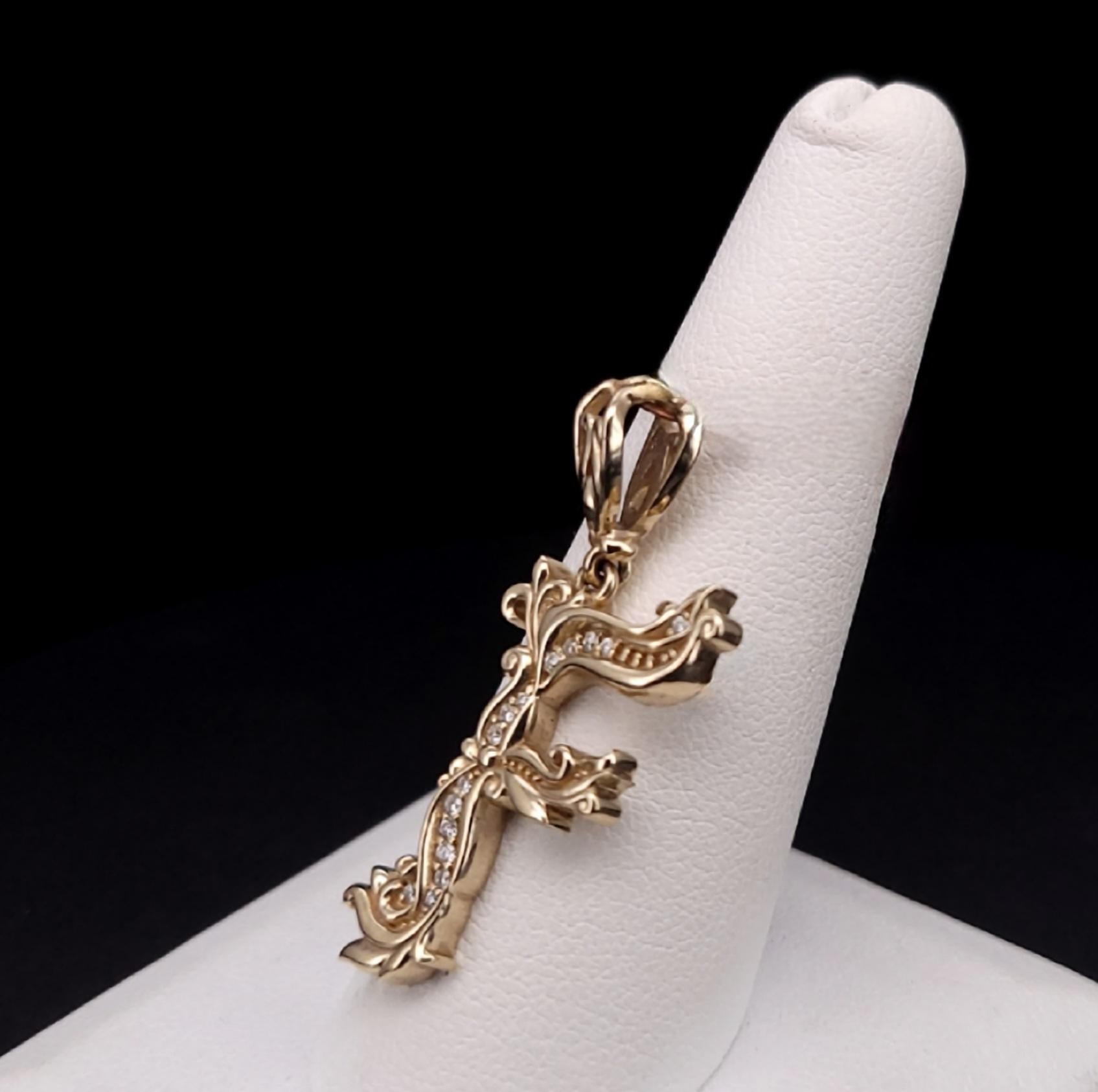 Victorien Pendentif lettre 