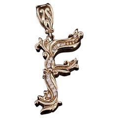 Colgante Letra "F" Oro Amarillo 14K  diamantes  estilo victoriano