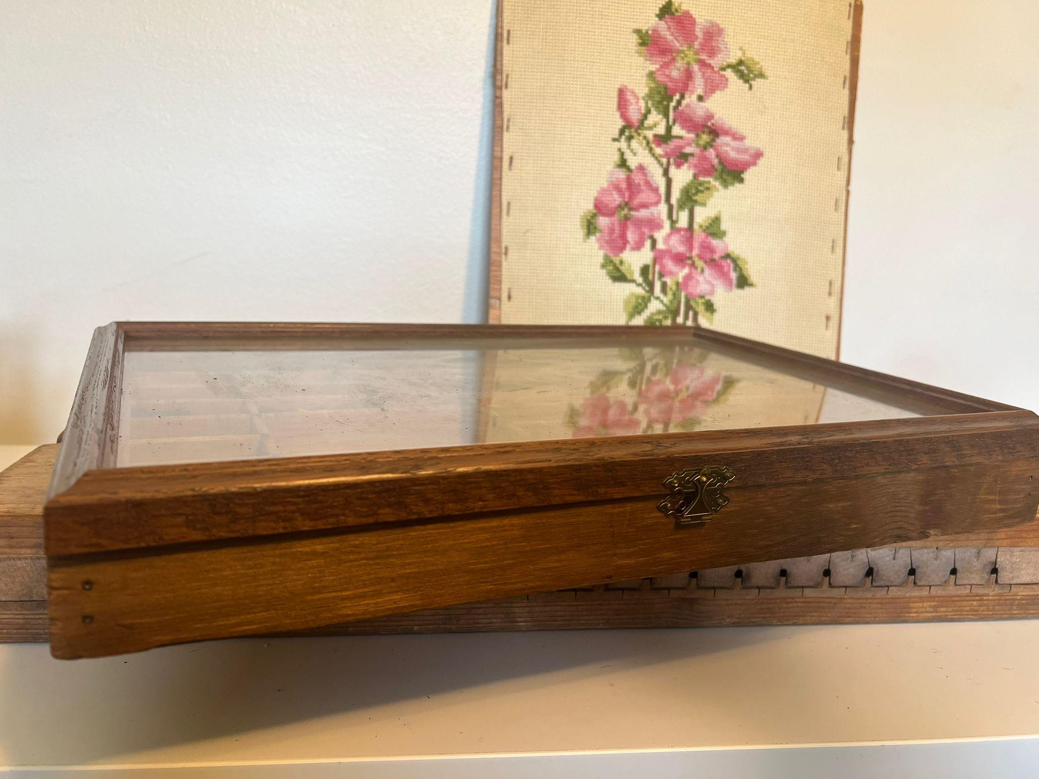 Everything in shelf included. Repurposed Letter press box into a trinket shelf with lots of unique trinkets and a glass door.Vintage condition as pictured.Listing is for described item only. Box H7

Dimensions: 16