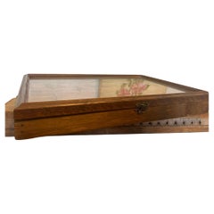 Letter Press Box Trinket-Regal mit Glastür