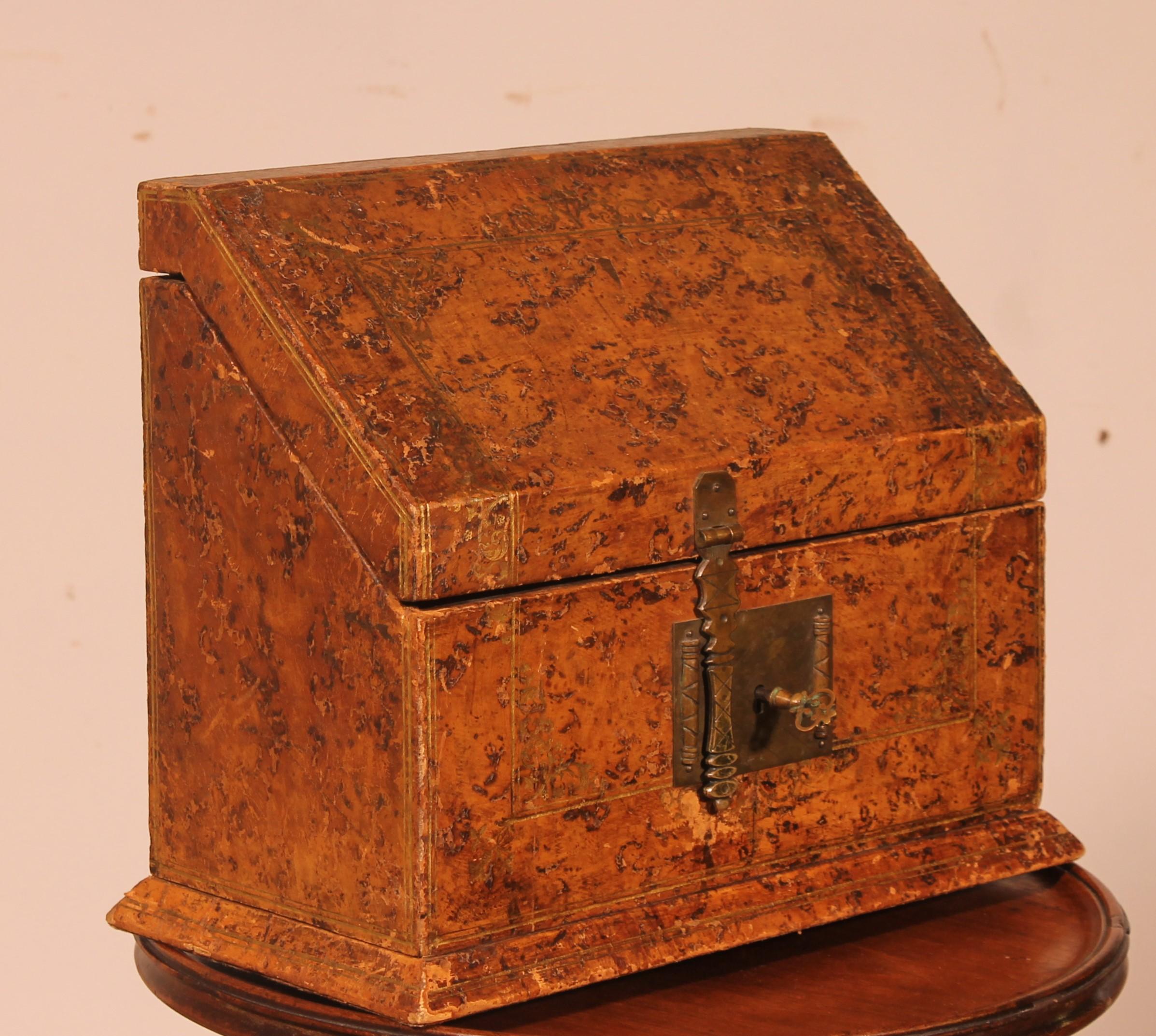 Briefständer oder Schreibtischständer aus Leder aus dem 19. Jahrhundert, Frankreich im Angebot 4