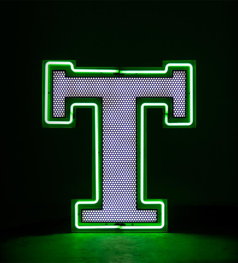 Moderne Lampes graphiques lettre T en vente