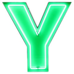 Lampen mit grafischem Buchstaben Y