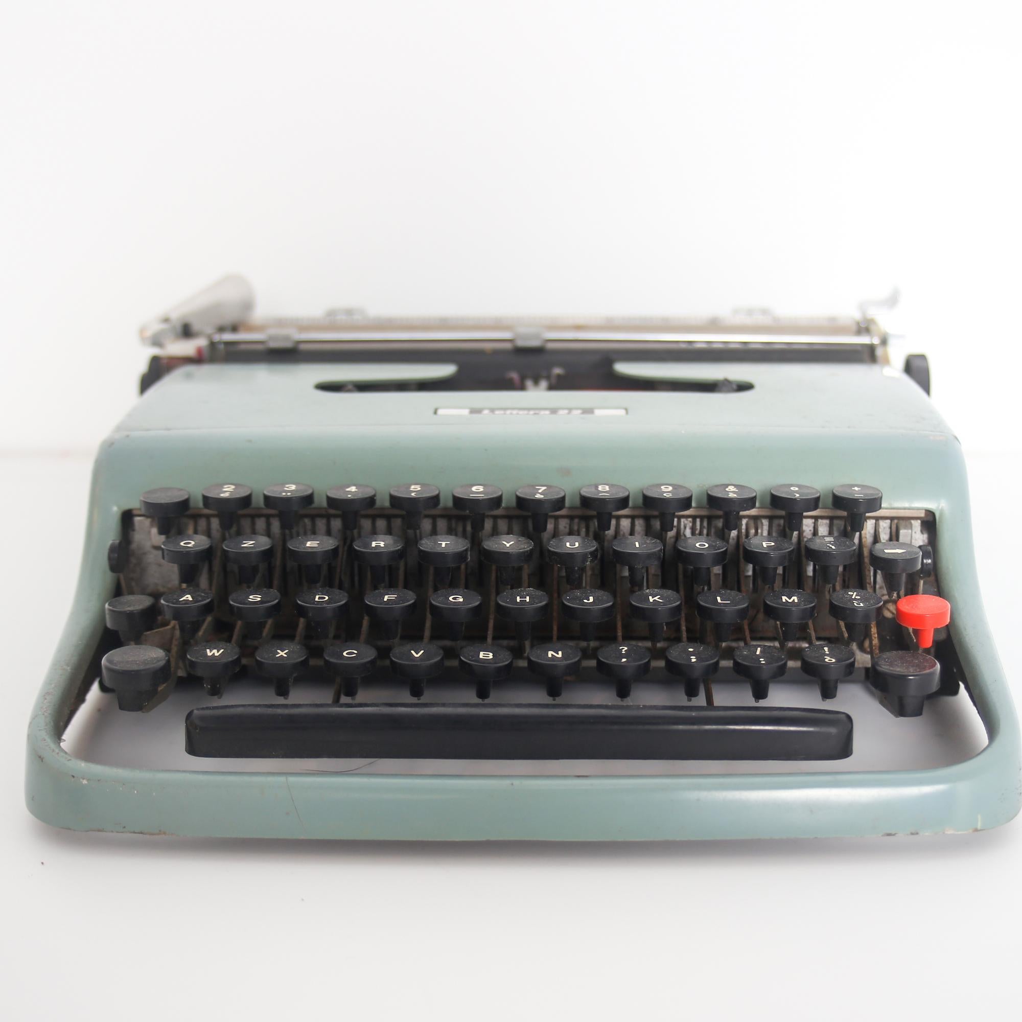 Mid-Century Modern Lettera 22 Typewriter by Marcello Nizzoli for Olivetti, 1950