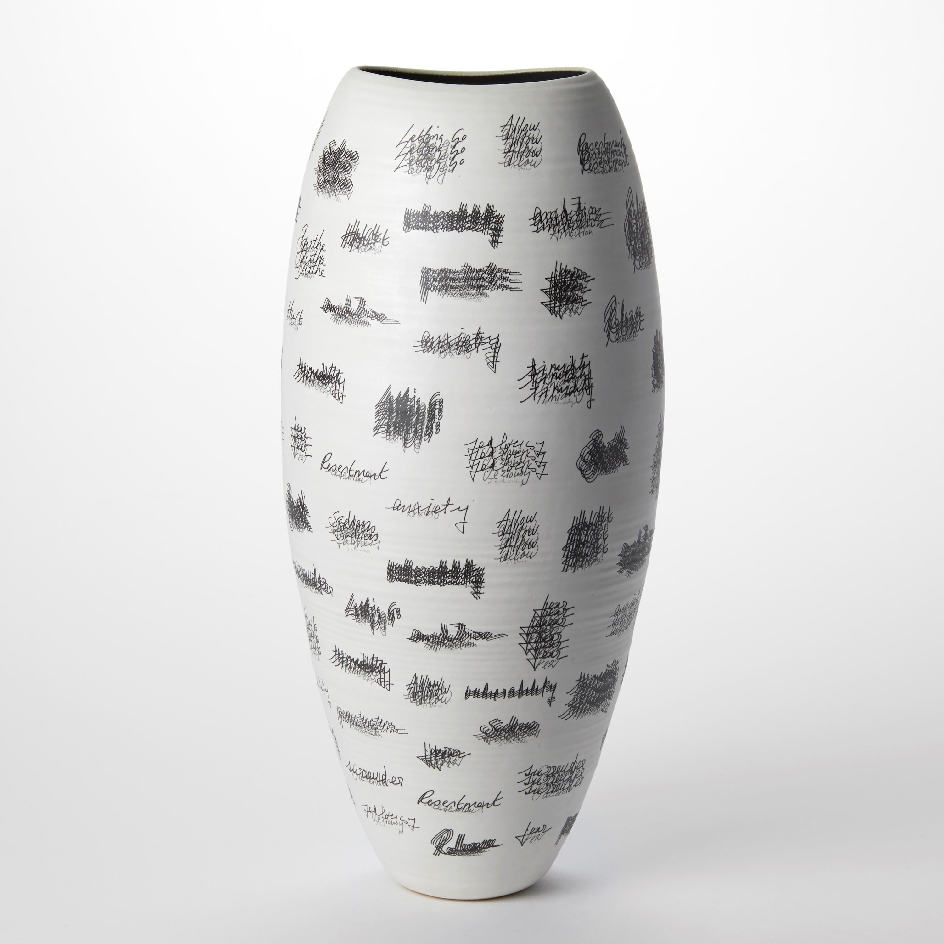 Spagnolo Letting Go n. 141, vaso scultoreo con testo di Nicholas Arroyave-Portela in vendita