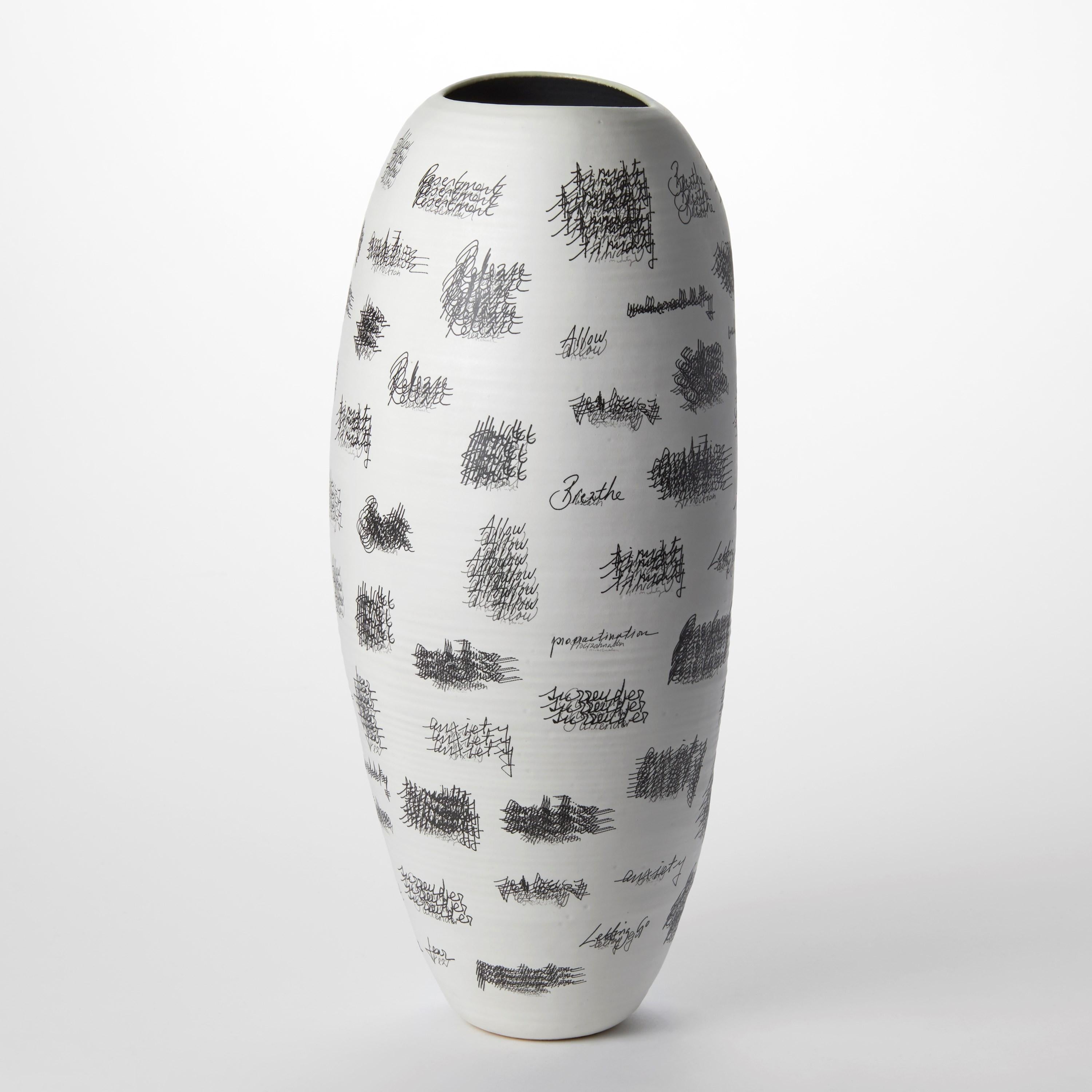 Fatto a mano Letting Go n. 141, vaso scultoreo con testo di Nicholas Arroyave-Portela in vendita