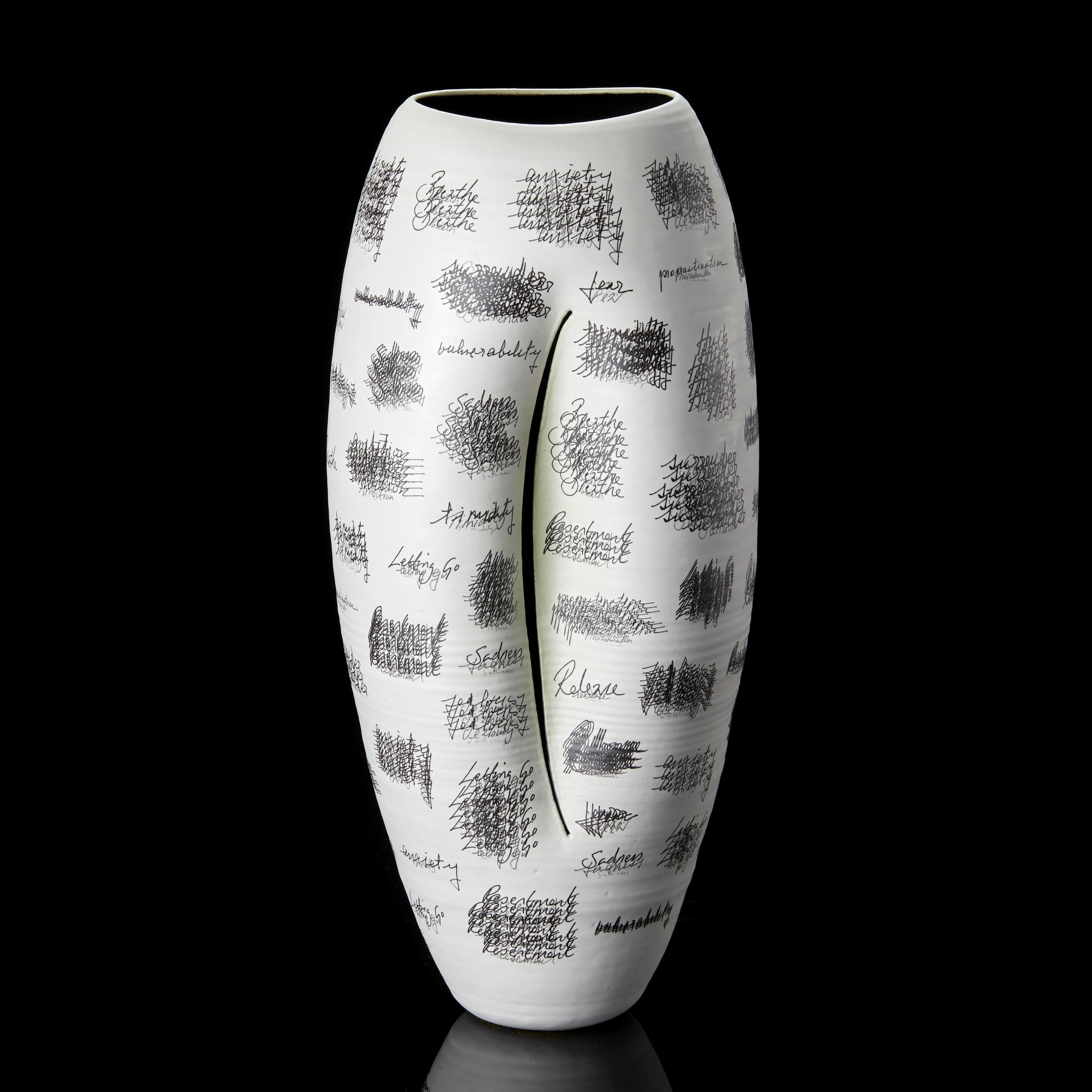 XXI secolo e contemporaneo Letting Go n. 141, vaso scultoreo con testo di Nicholas Arroyave-Portela in vendita