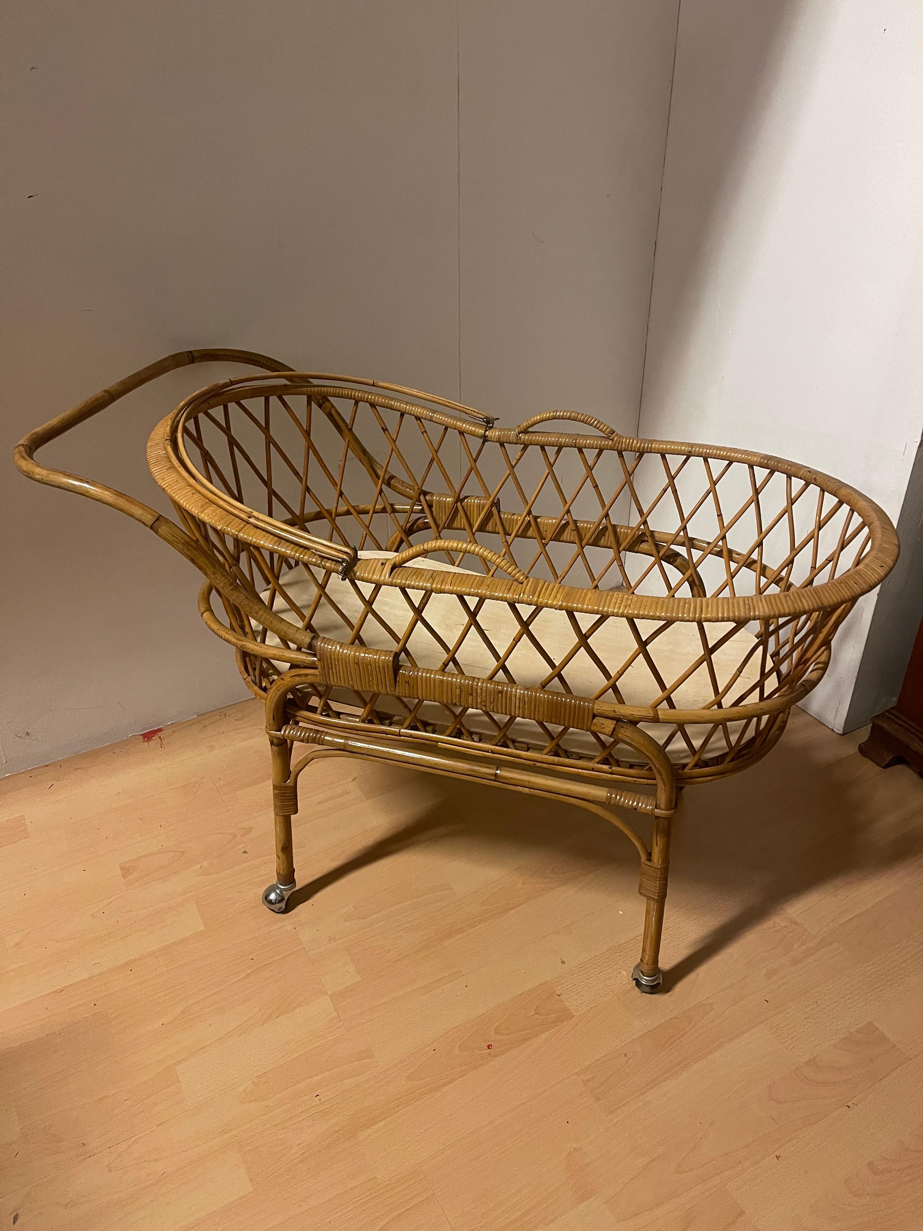 Other Vintage 1990s wicker and bamboo baby crib bed For Sale