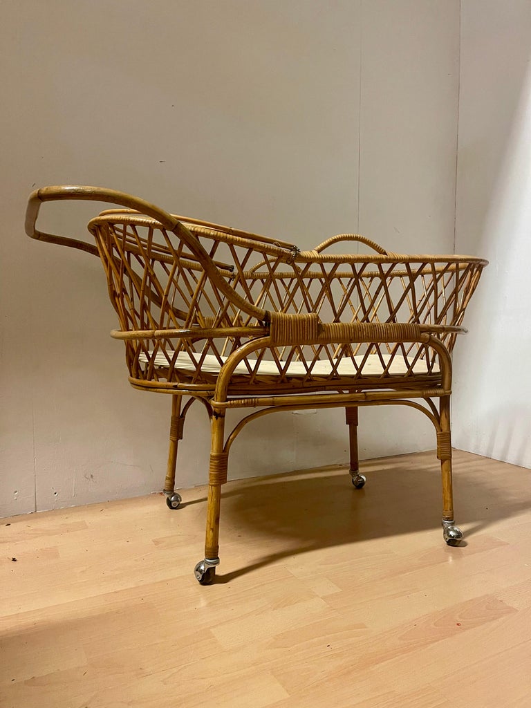 Vintage 1990s Weide und Bambus Babybett im Angebot bei 1stDibs Deutschland