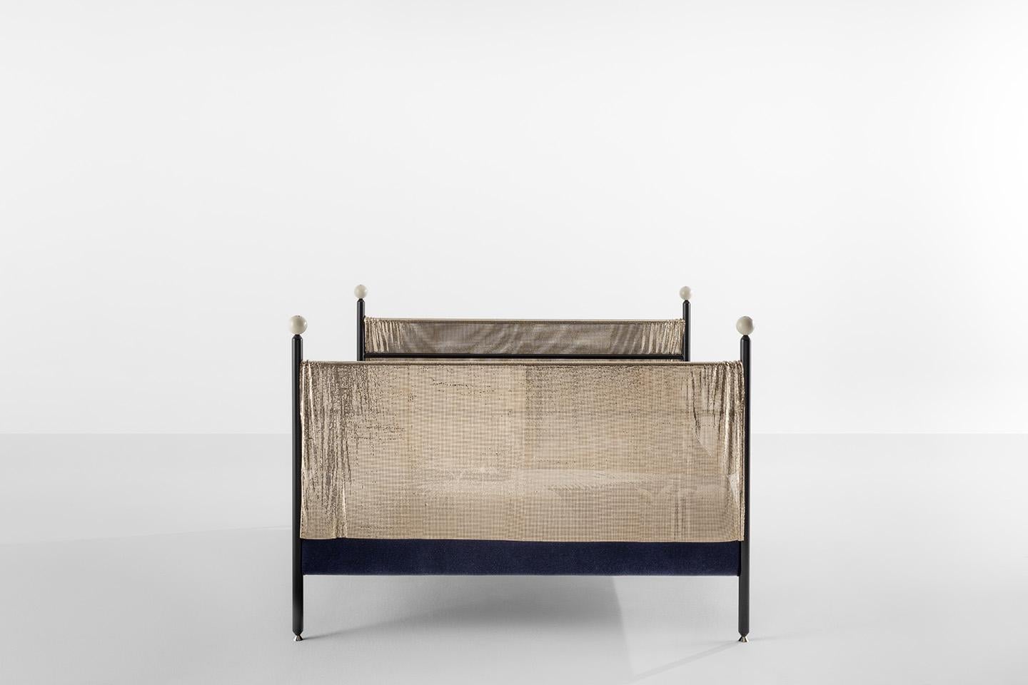 Bed with frame in black matte painted metal, feet in polished steel and spheres in lacquered wood with star decoration. Bed frame upholstered in Mohair Deep Blue fabric. Golden metallic mesh decoration.
Progetto Non Finito collection.