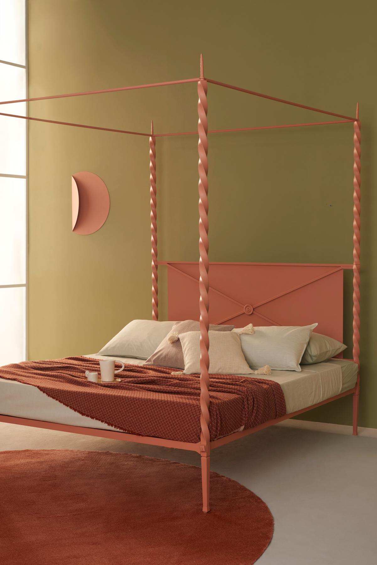 Rito Canopy Bed  For Sale 1