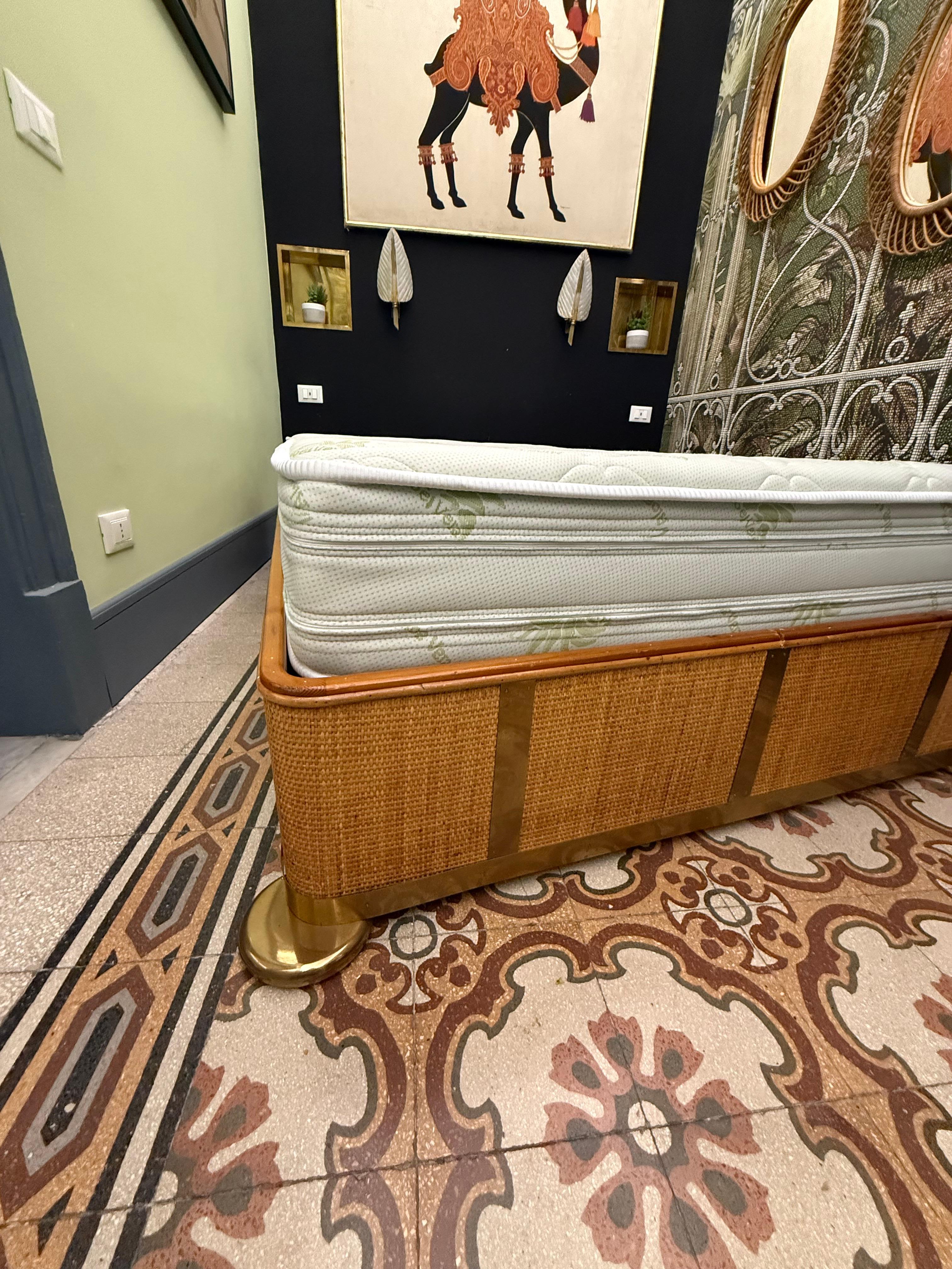 Commode en bambou Italie 1970 parties en laiton, design élégant