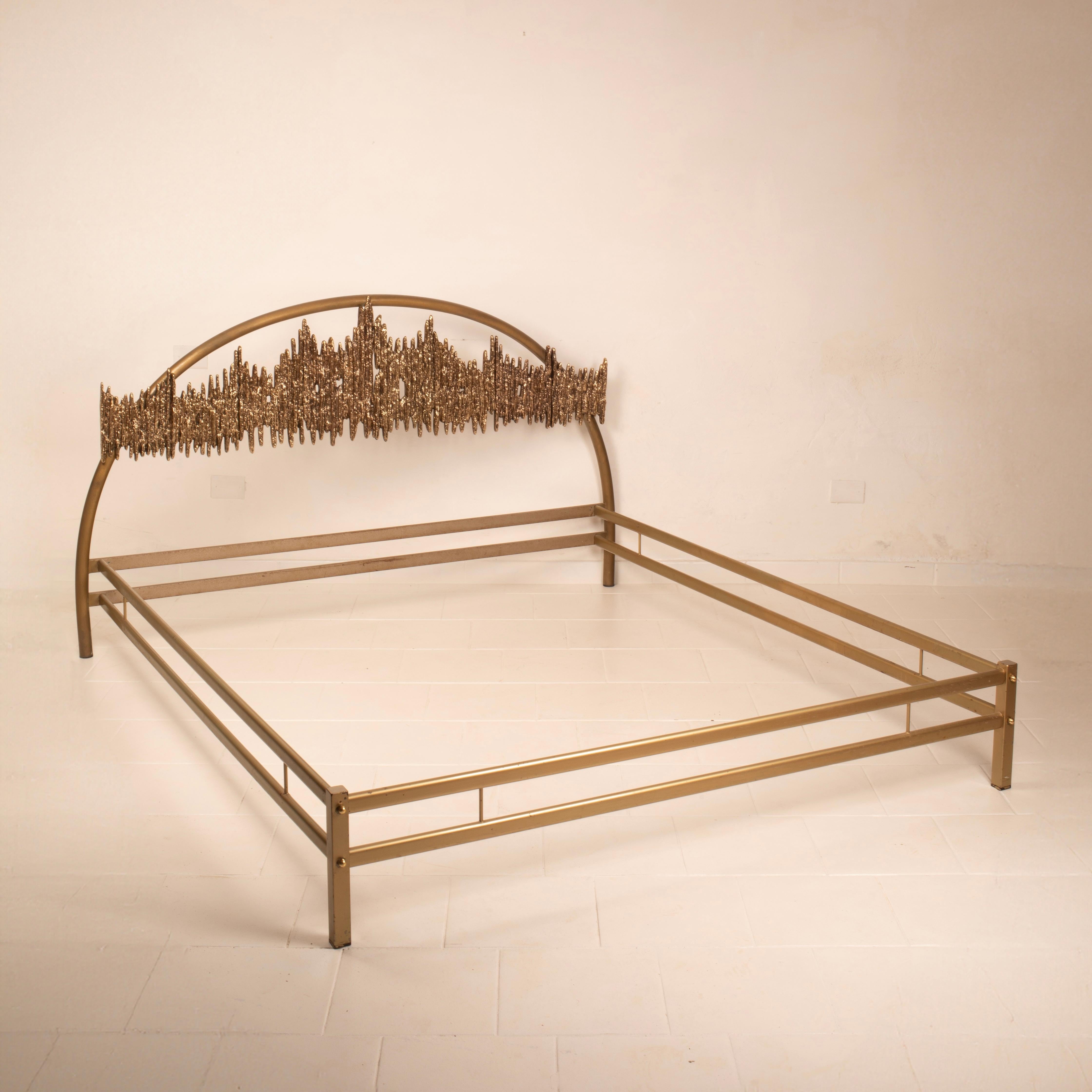 Laiton Brutalist Aurora Sculptural Bed Frame by Luciano Frigerio Série ULTRABRONZO99 en vente