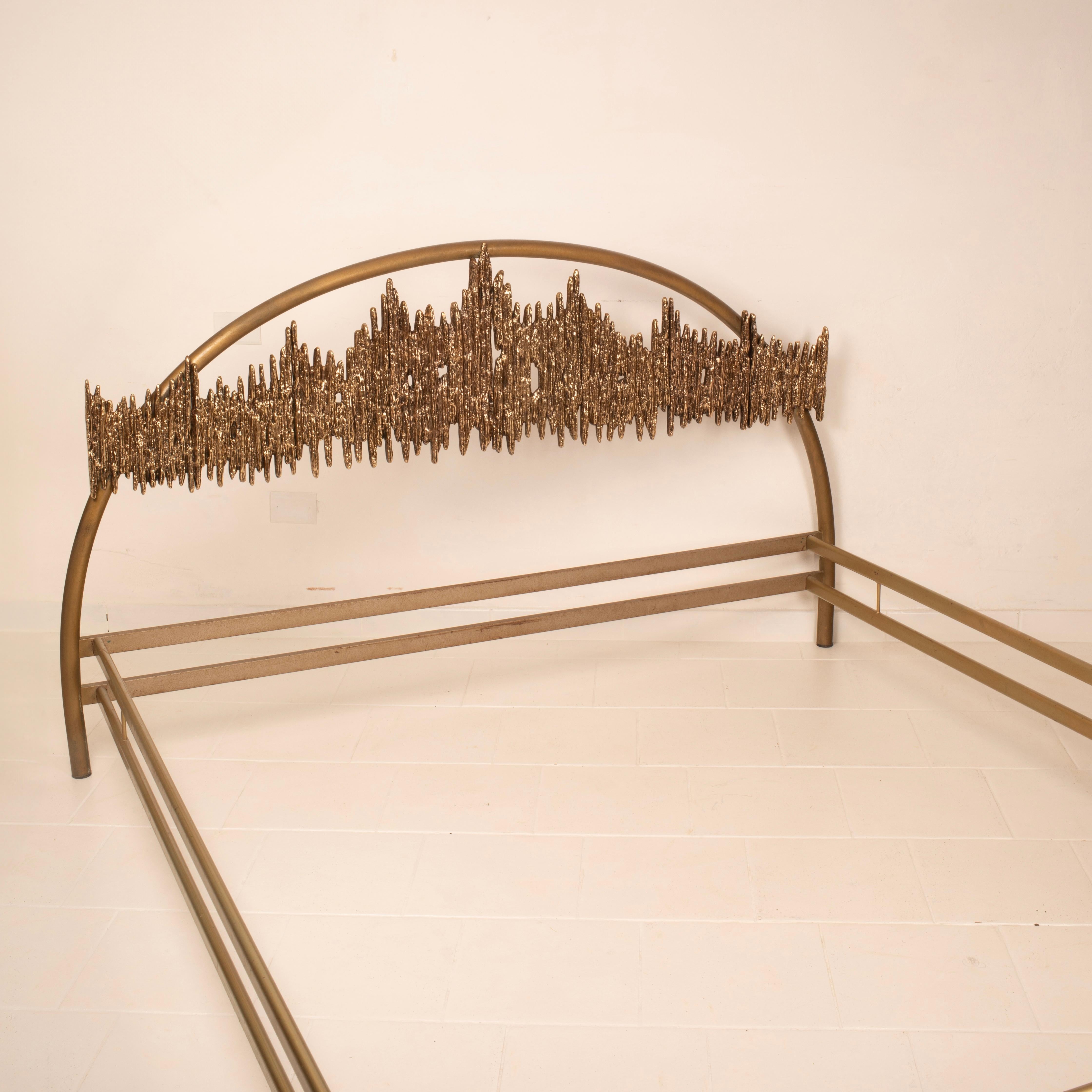 Brutalist Aurora Sculptural Bed Frame by Luciano Frigerio Série ULTRABRONZO99 en vente 1