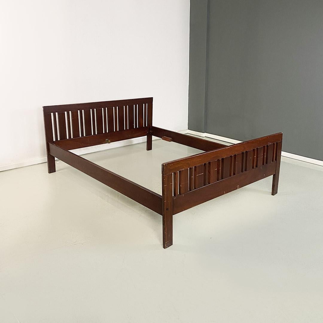 Caliph model bed with all-wood frame in French or one and a half square size. Rectangular-section components with laths of various sizes throughout the headboard and backboard.
Designed by Ettore Sottsass for Poltronova in ca. 1960.
Vintage