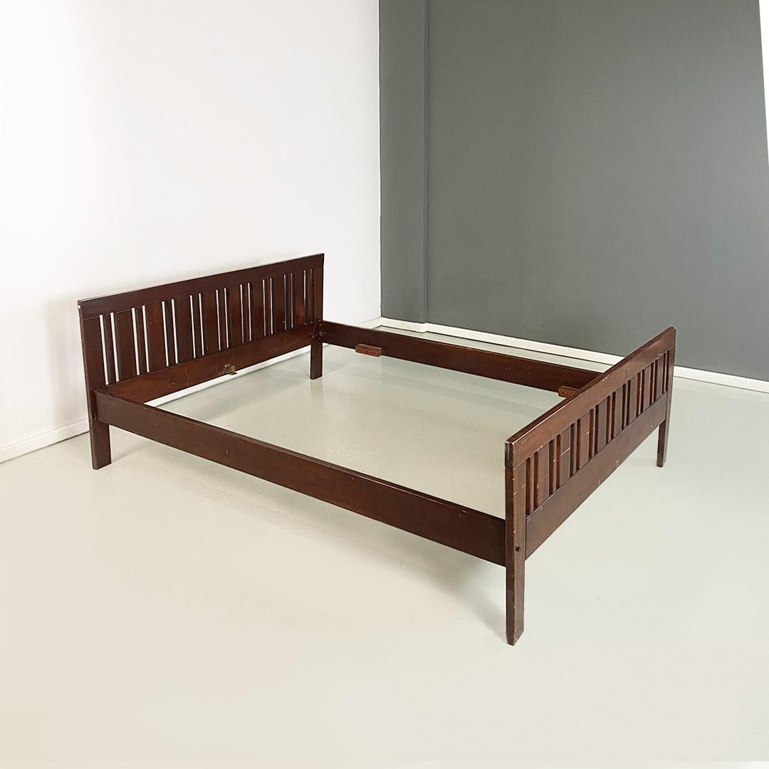 Califfo bed in solid wood by Ettore Sottsass for Poltronova, ca. 1960. In Good Condition For Sale In MIlano, IT