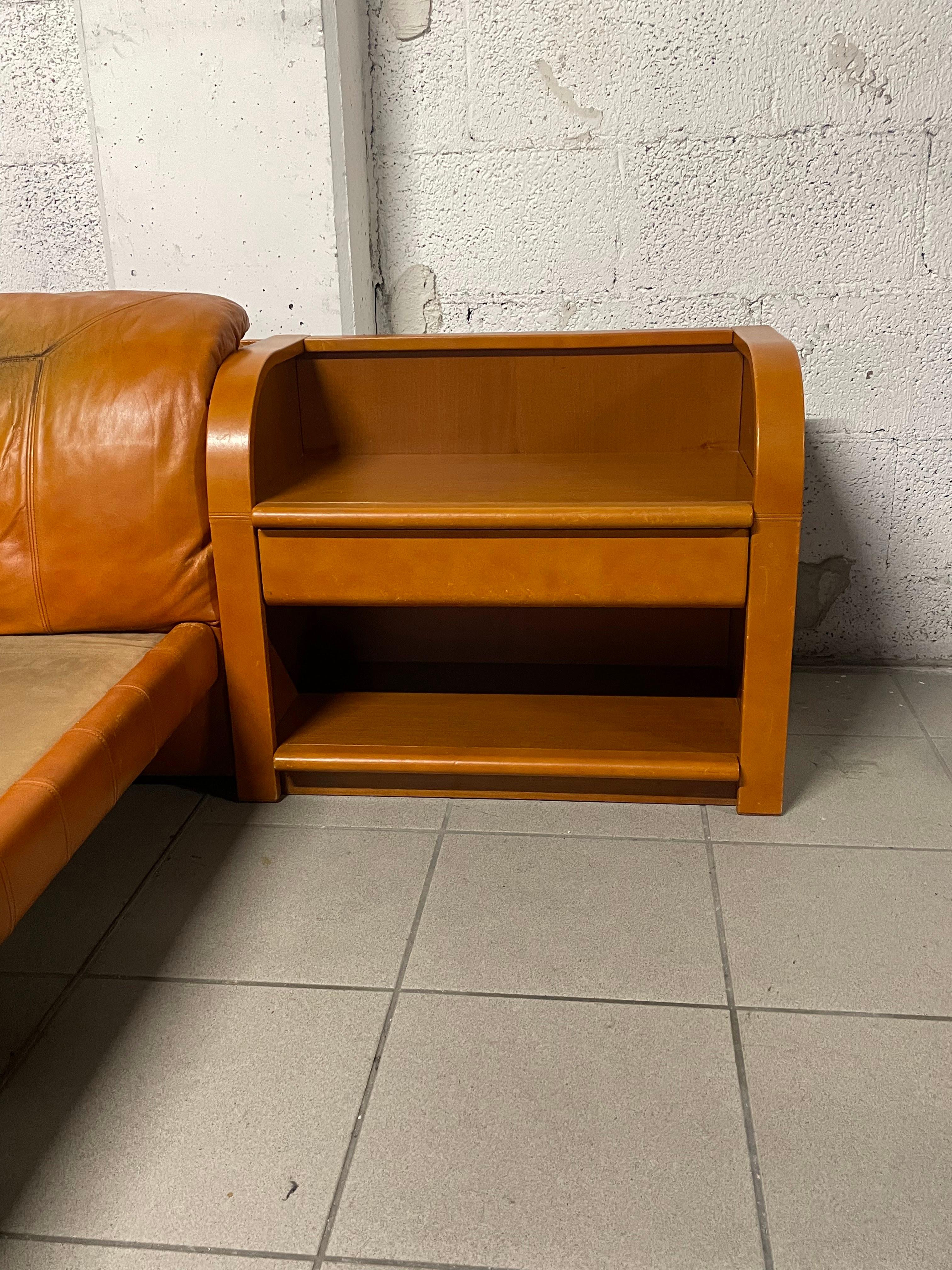 Bed with bedside tables from the 1970s by Luigi Massoni for Poltrona Frau For Sale 3